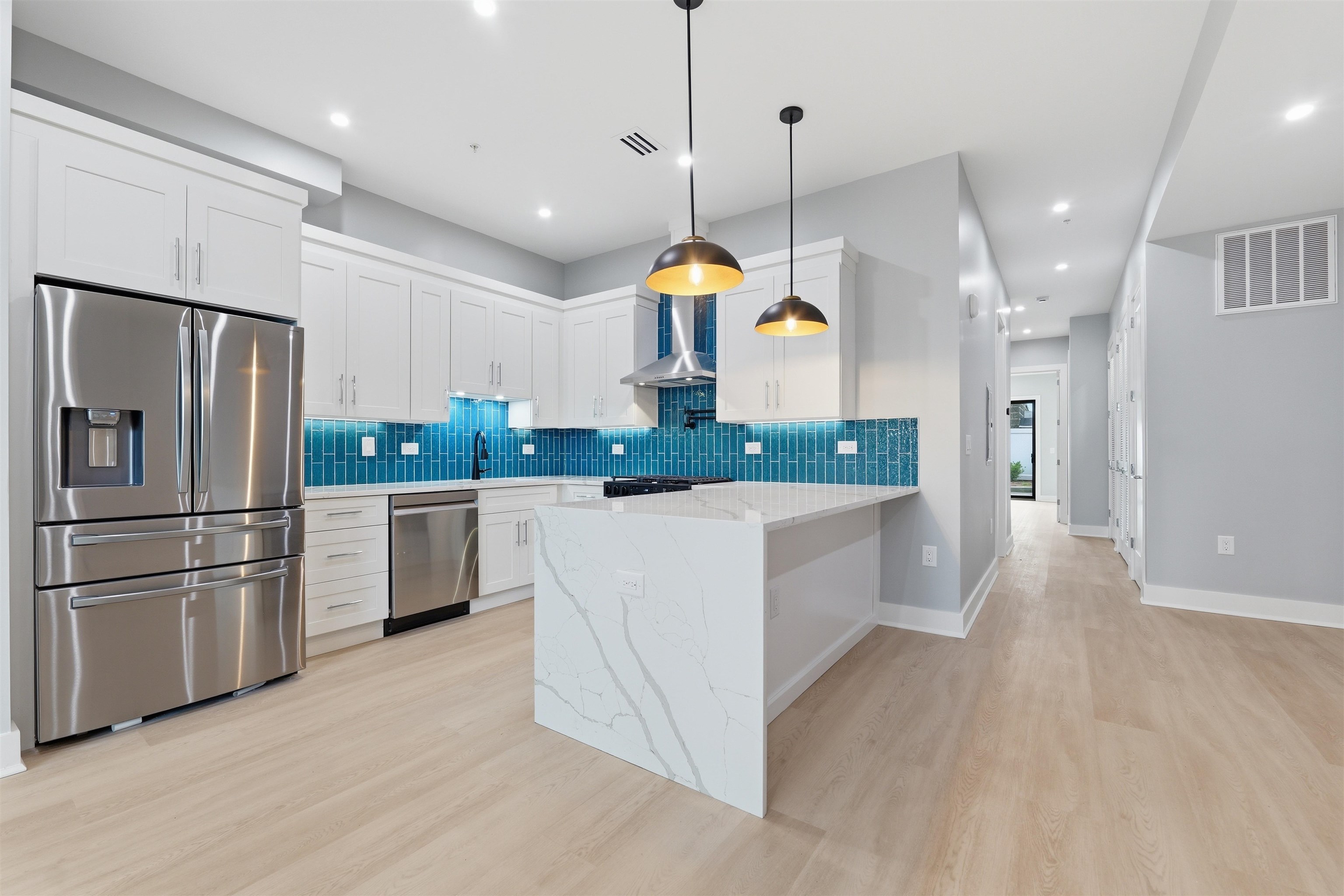 389 VIRGINIA AVE Unit: 1