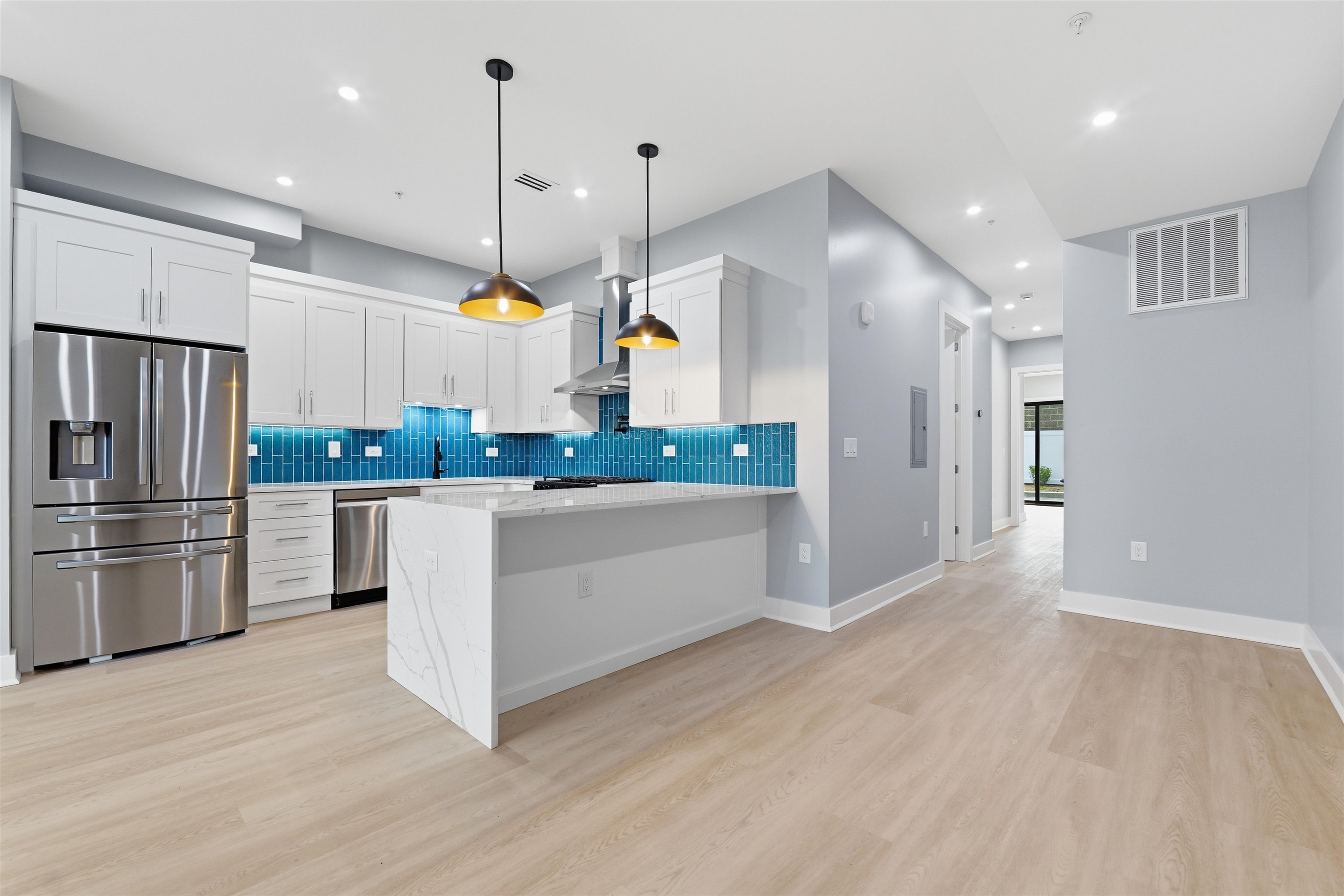 389 VIRGINIA AVE Unit: 1
