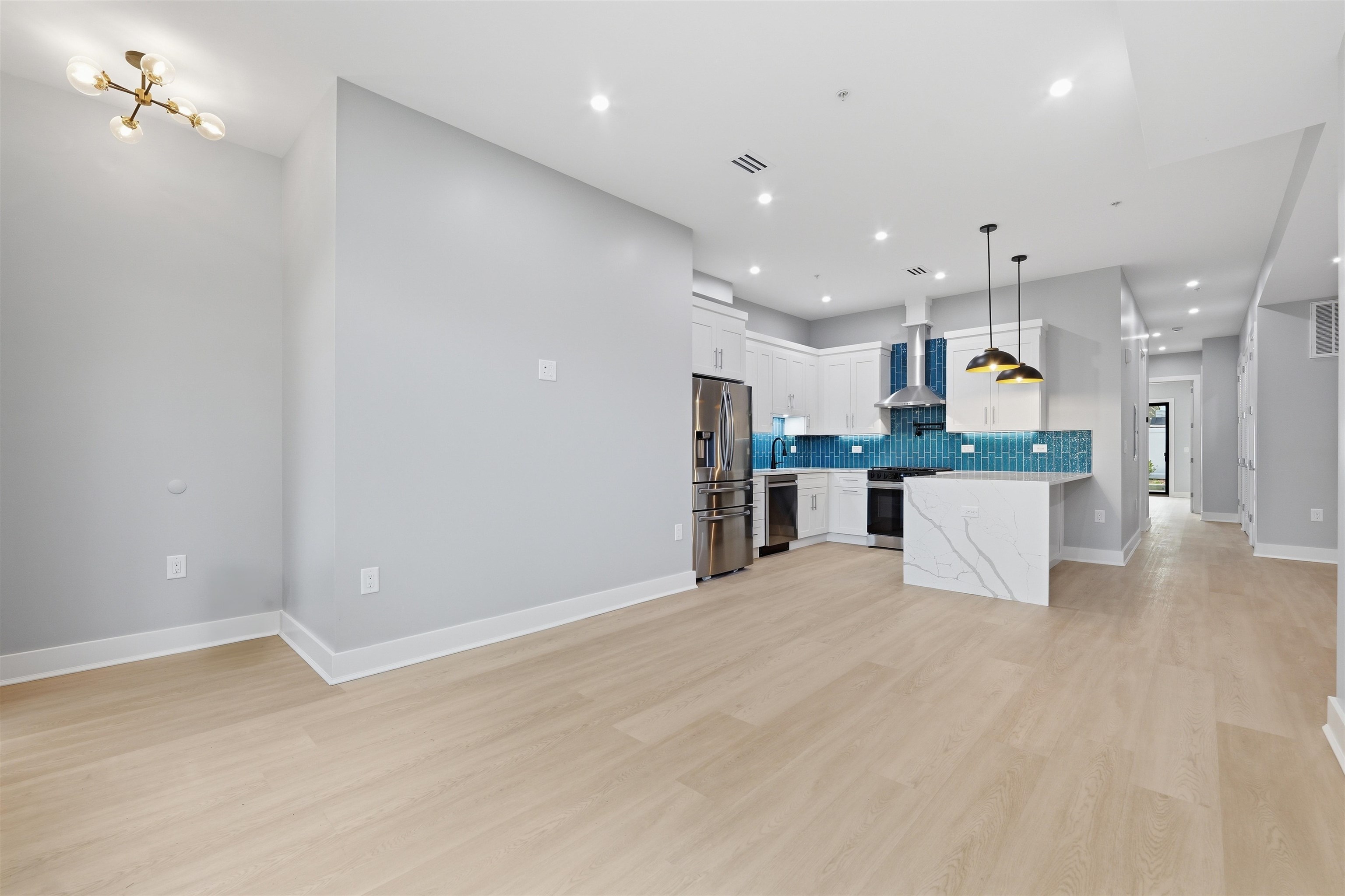 389 VIRGINIA AVE Unit: 1