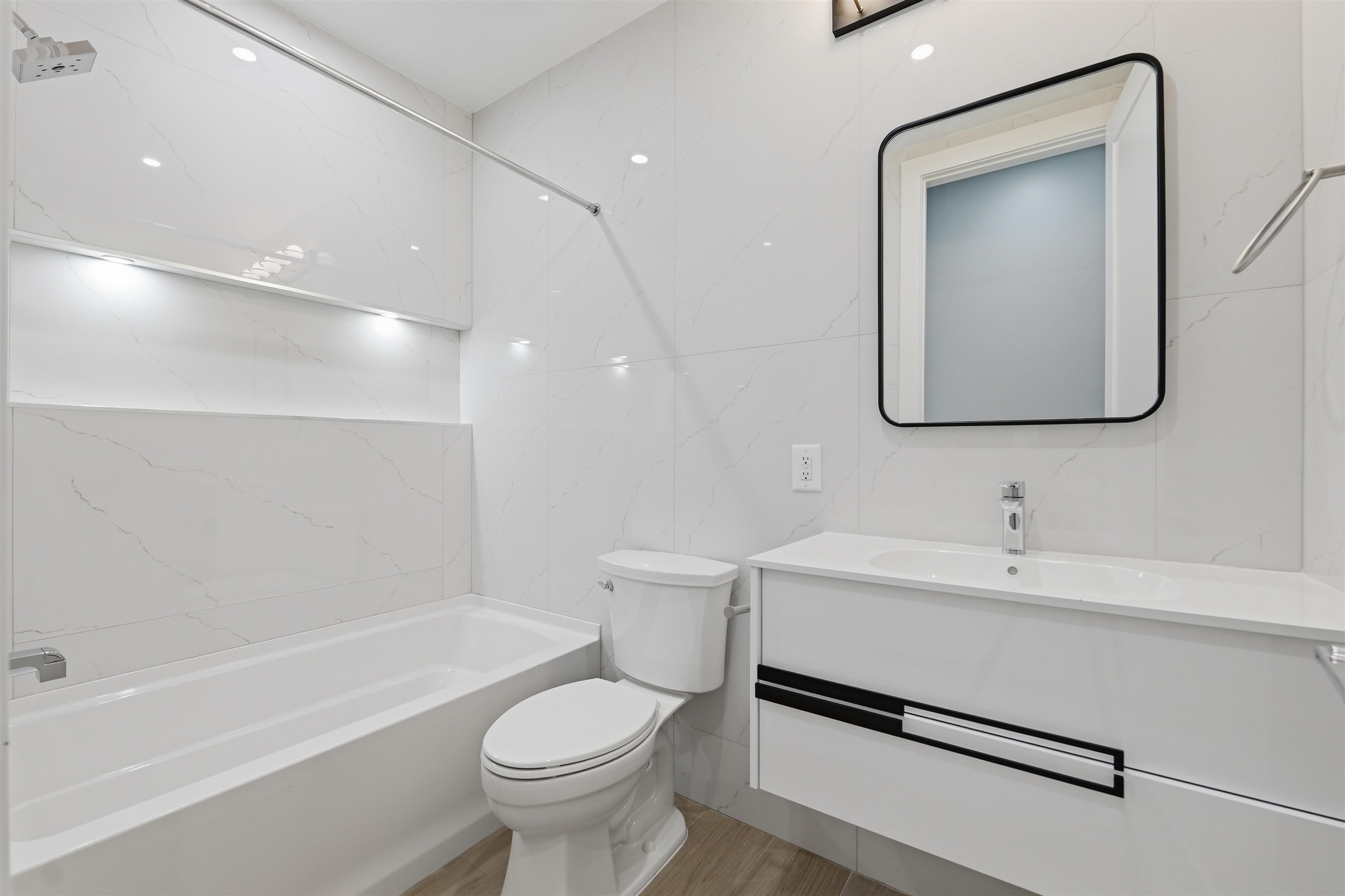 389 VIRGINIA AVE Unit: 1