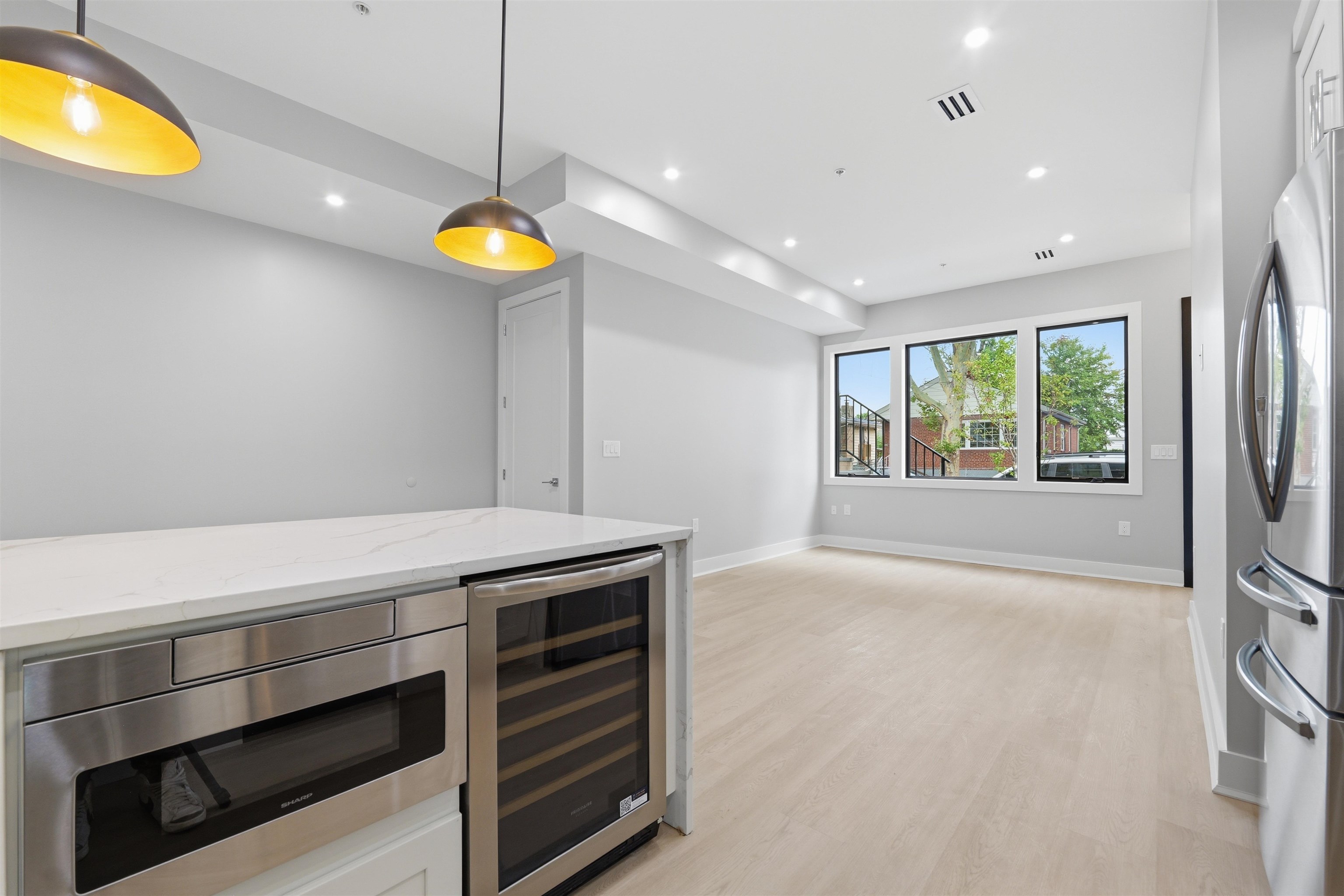 389 VIRGINIA AVE Unit: 1