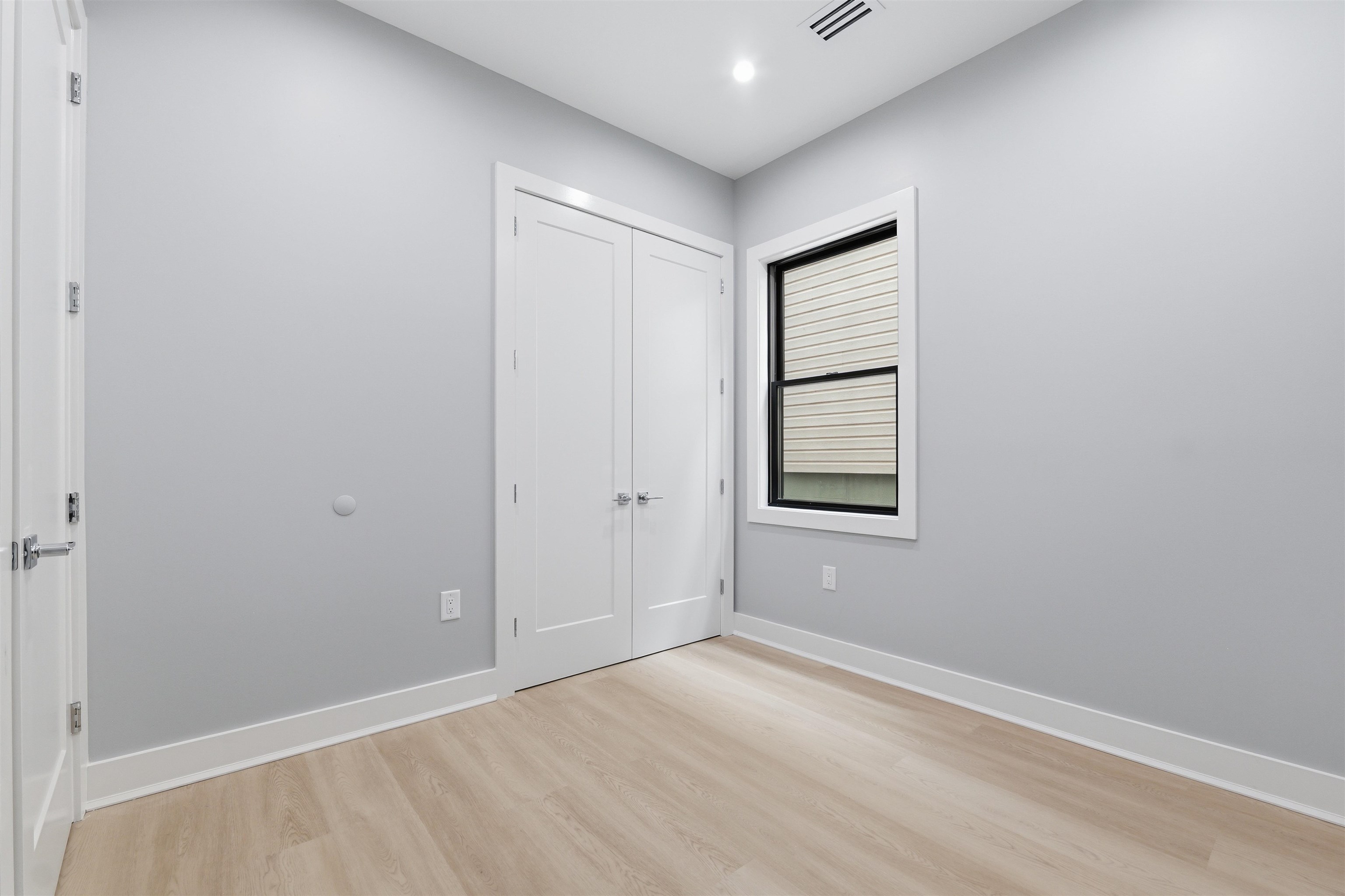 389 VIRGINIA AVE Unit: 1