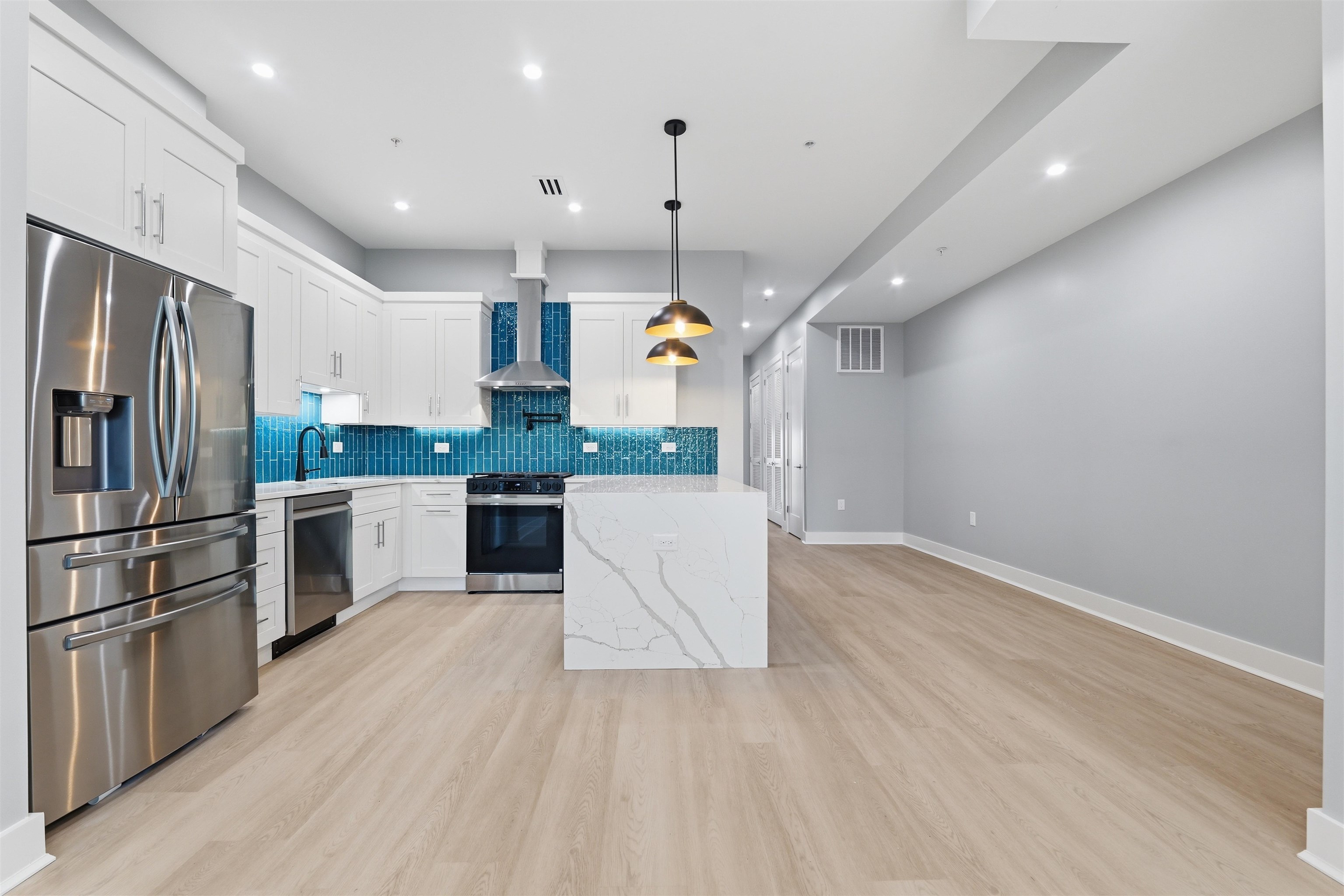 389 VIRGINIA AVE Unit: 1