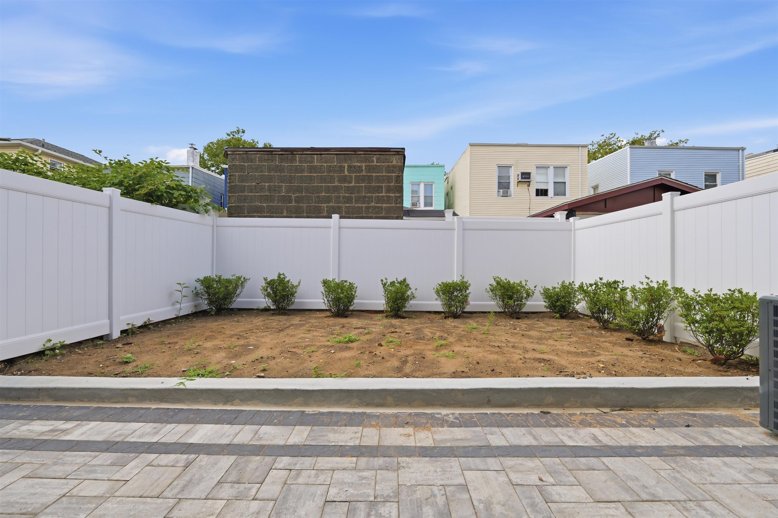 389 VIRGINIA AVE Unit: 1