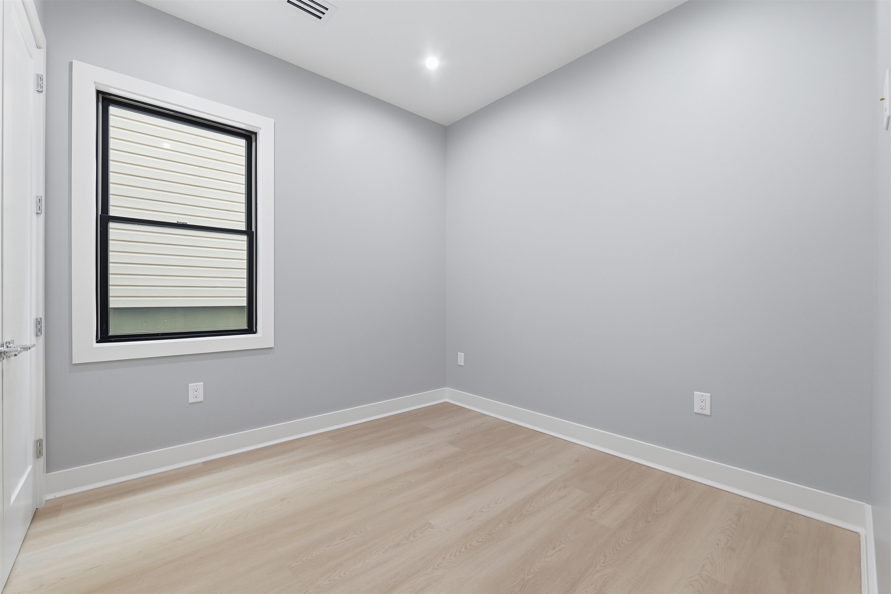 389 VIRGINIA AVE Unit: 1