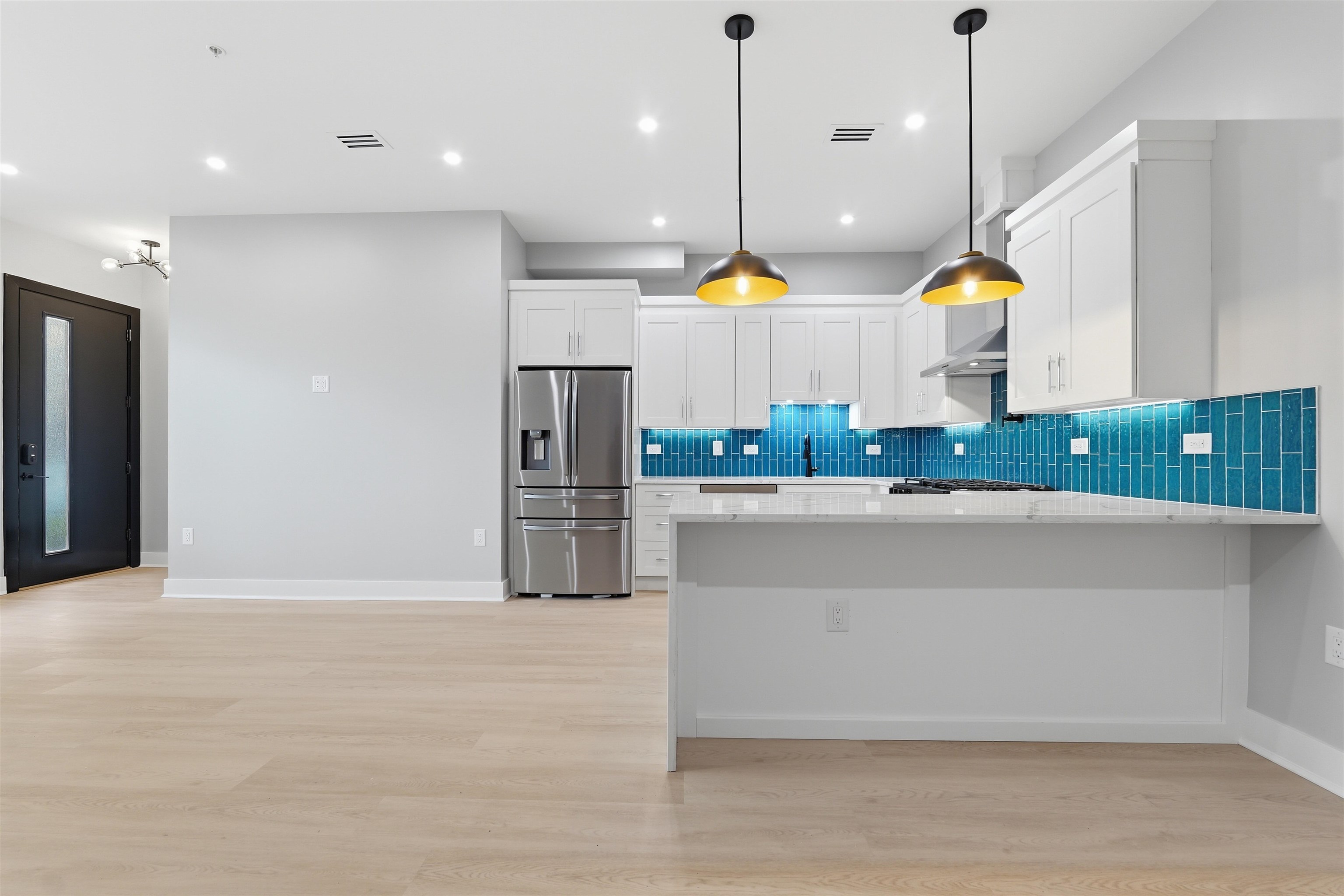 389 VIRGINIA AVE Unit: 1