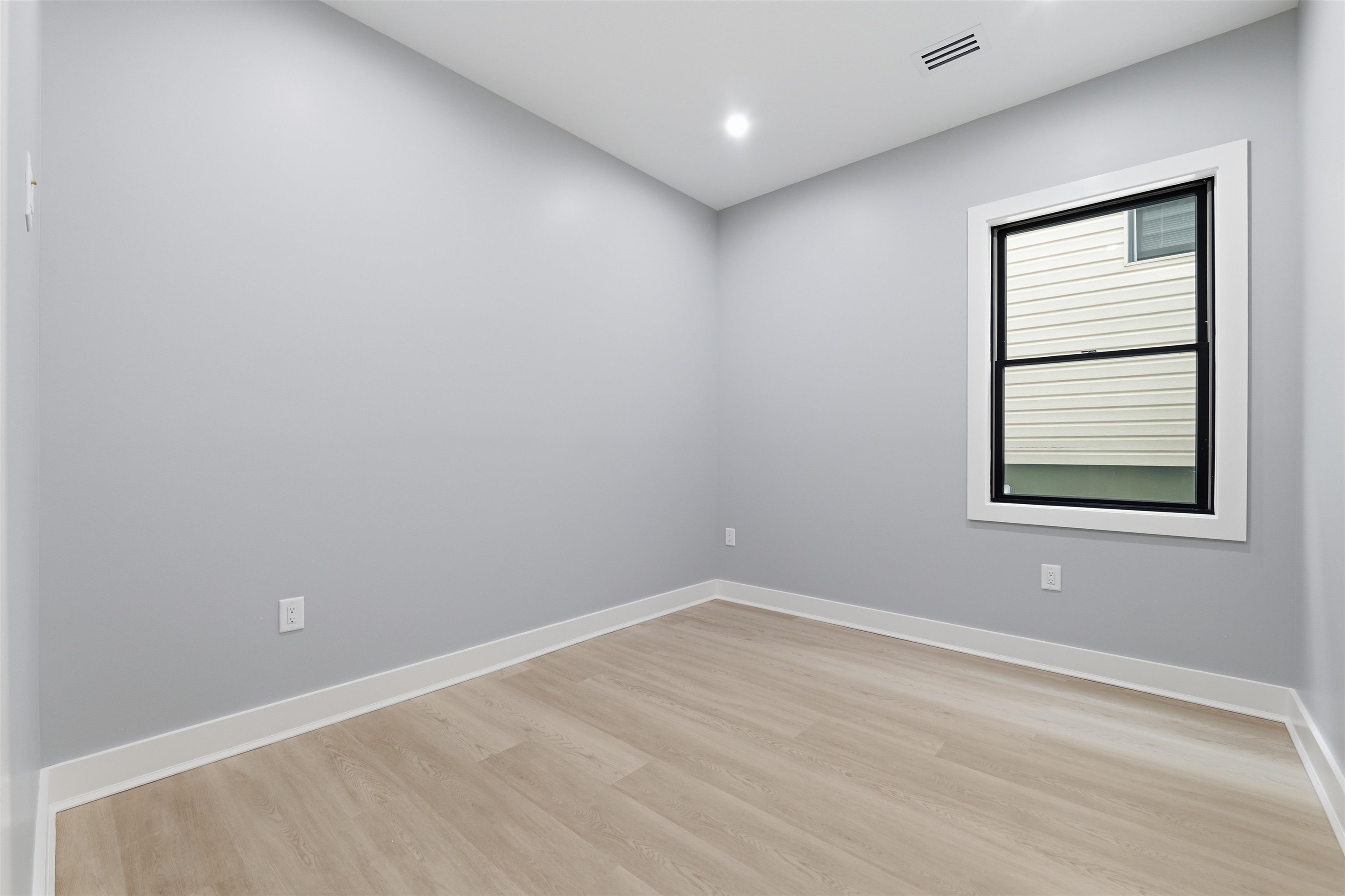 389 VIRGINIA AVE Unit: 1