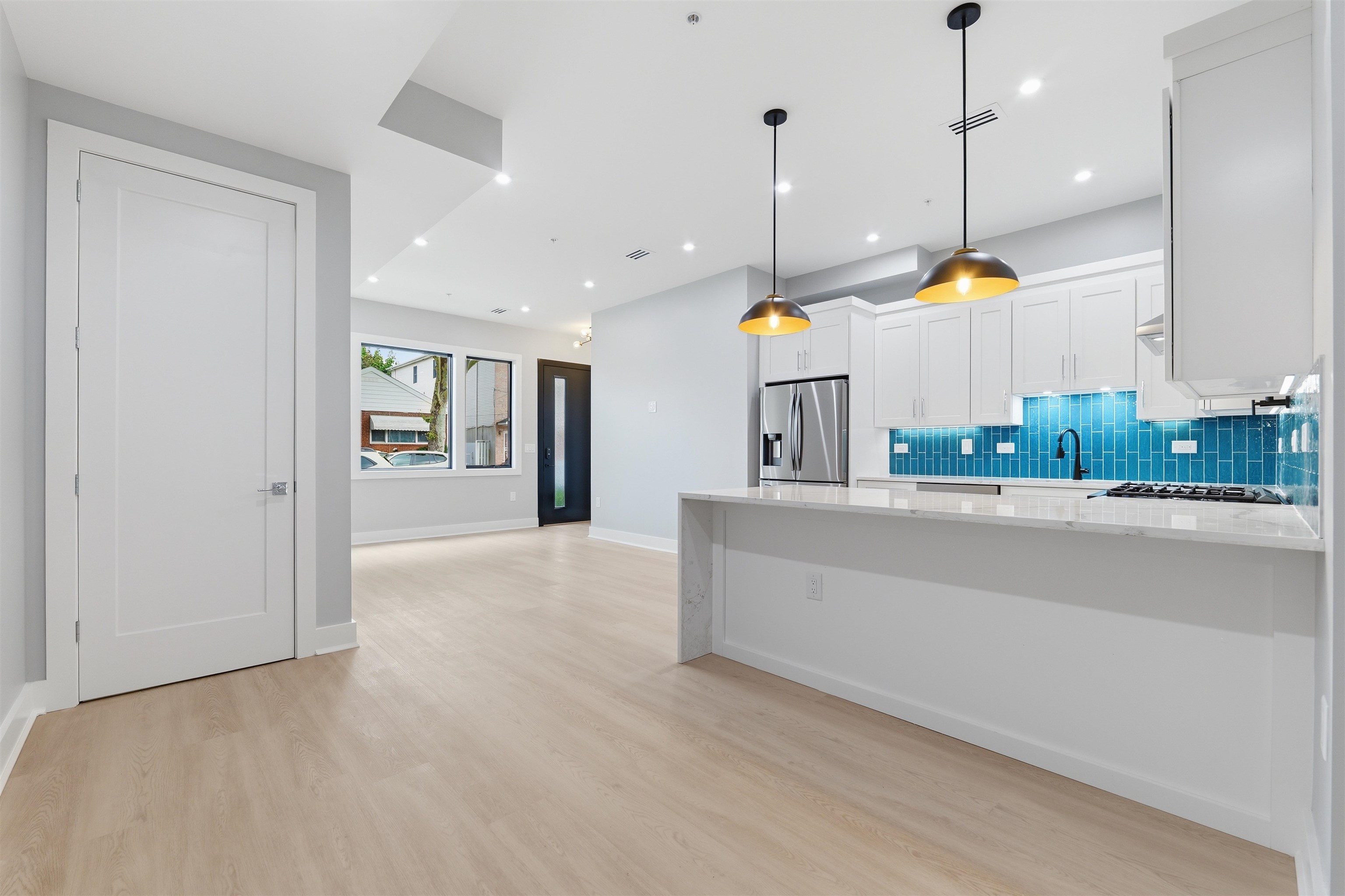 389 VIRGINIA AVE Unit: 1