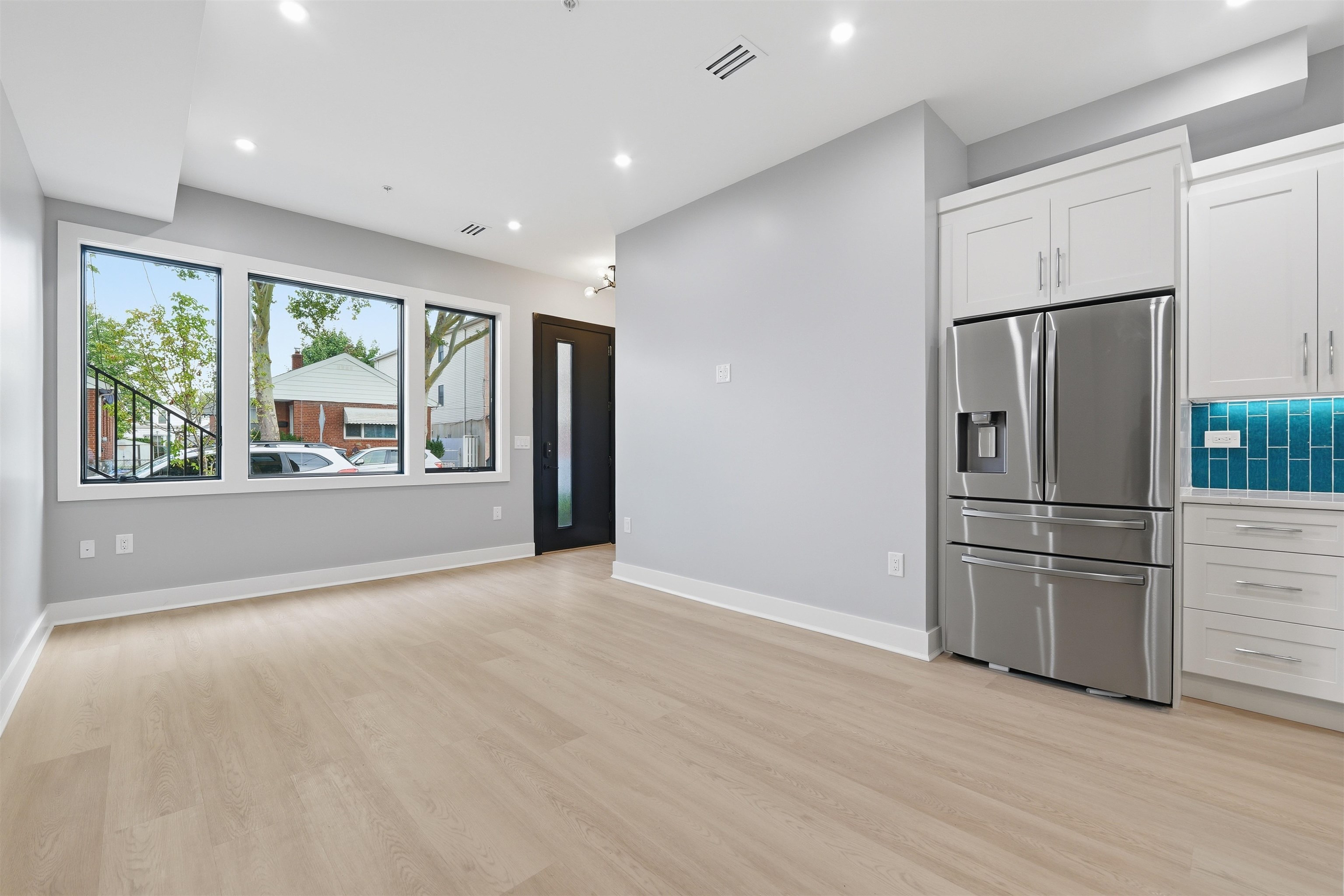 389 VIRGINIA AVE Unit: 1
