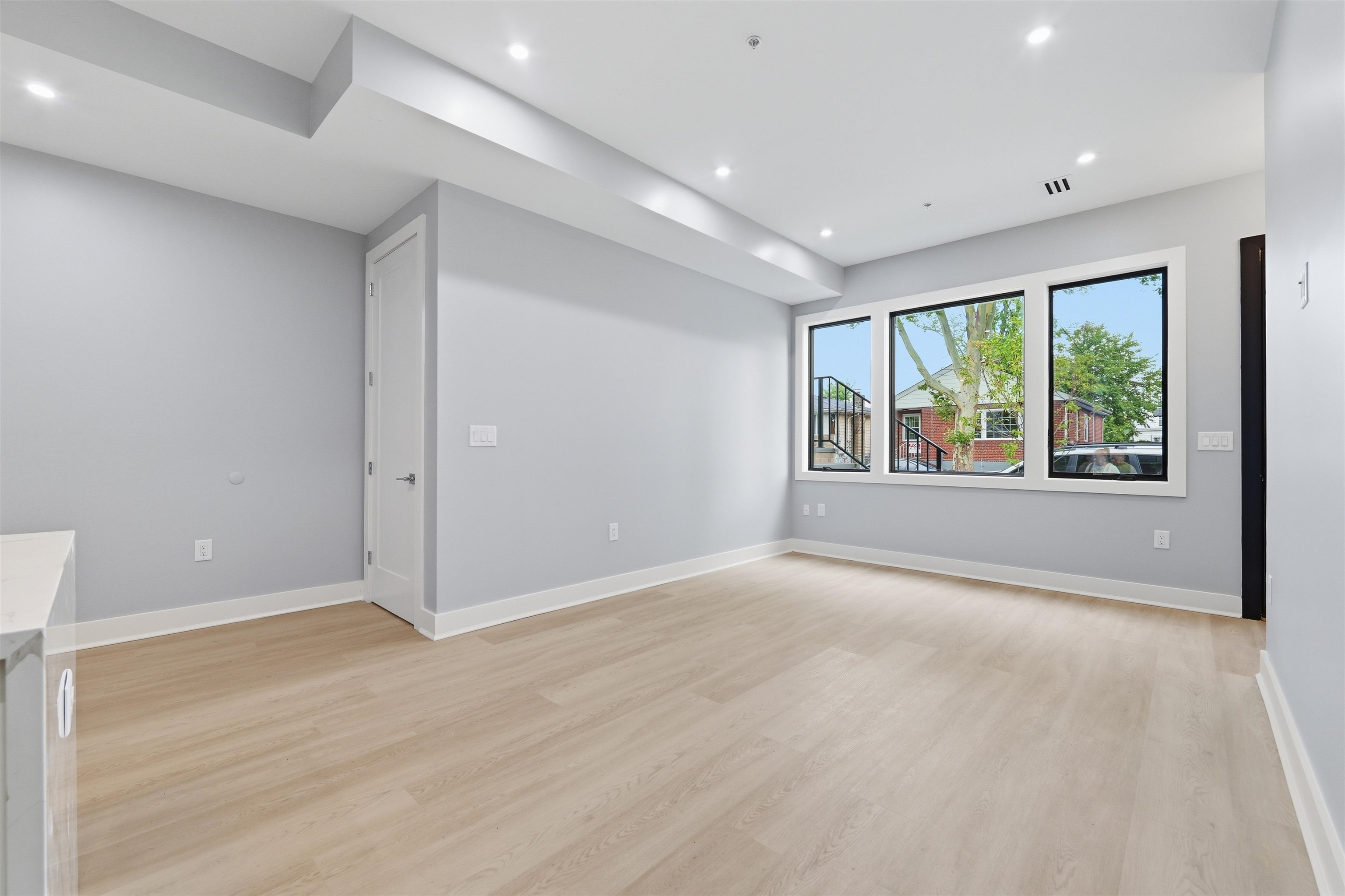 389 VIRGINIA AVE Unit: 1