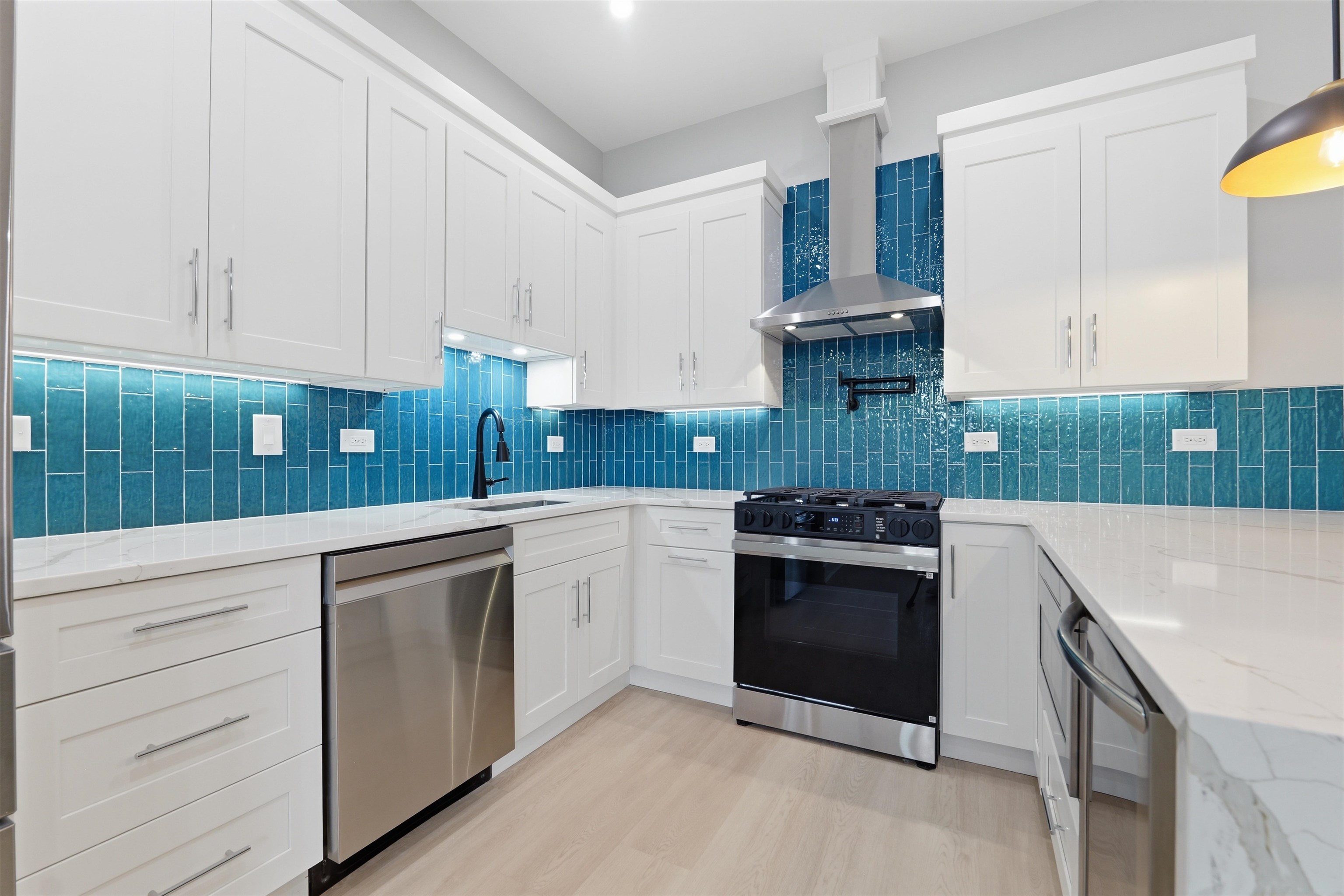 389 VIRGINIA AVE Unit: 1