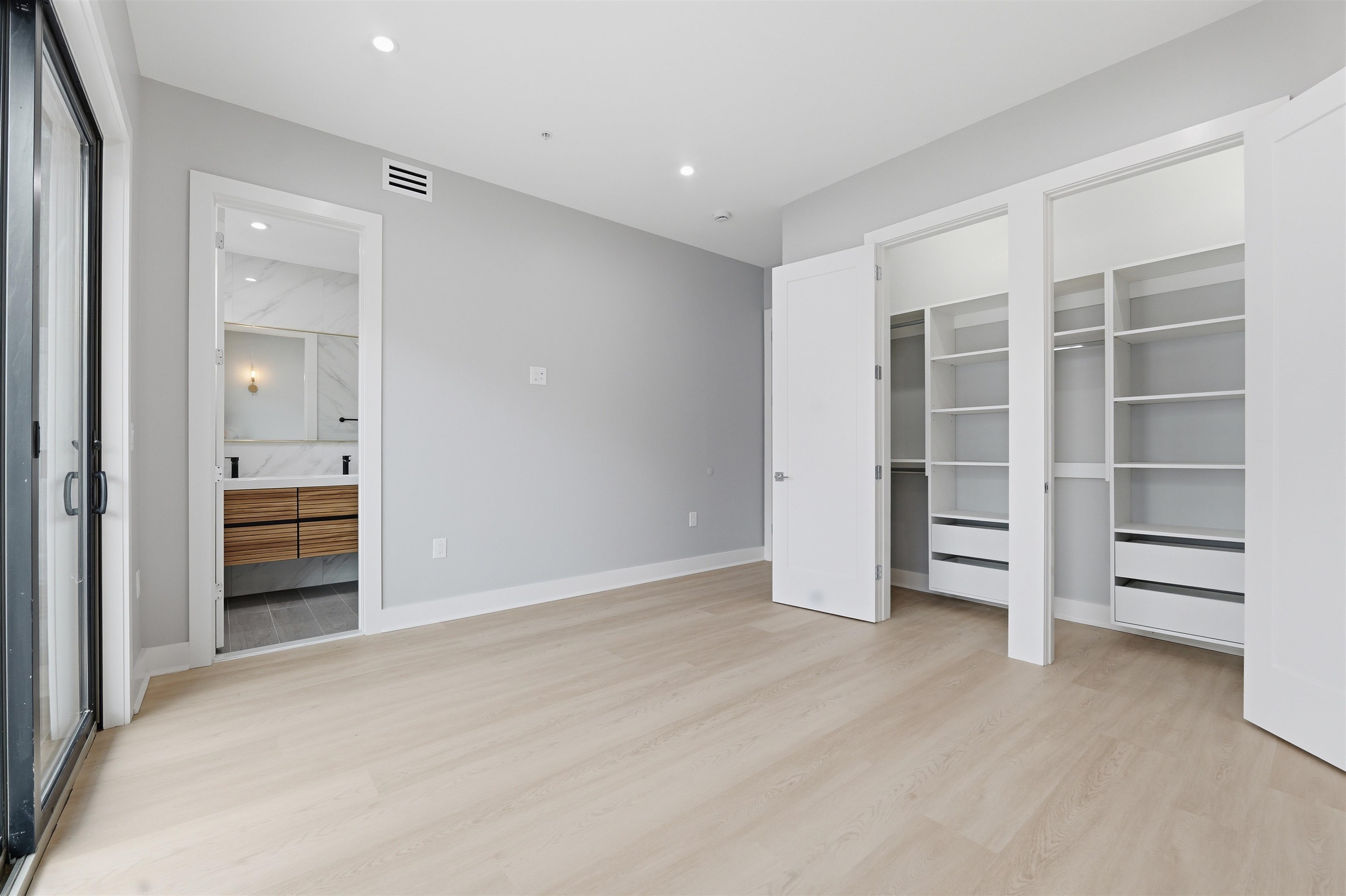 389 VIRGINIA AVE Unit: 1