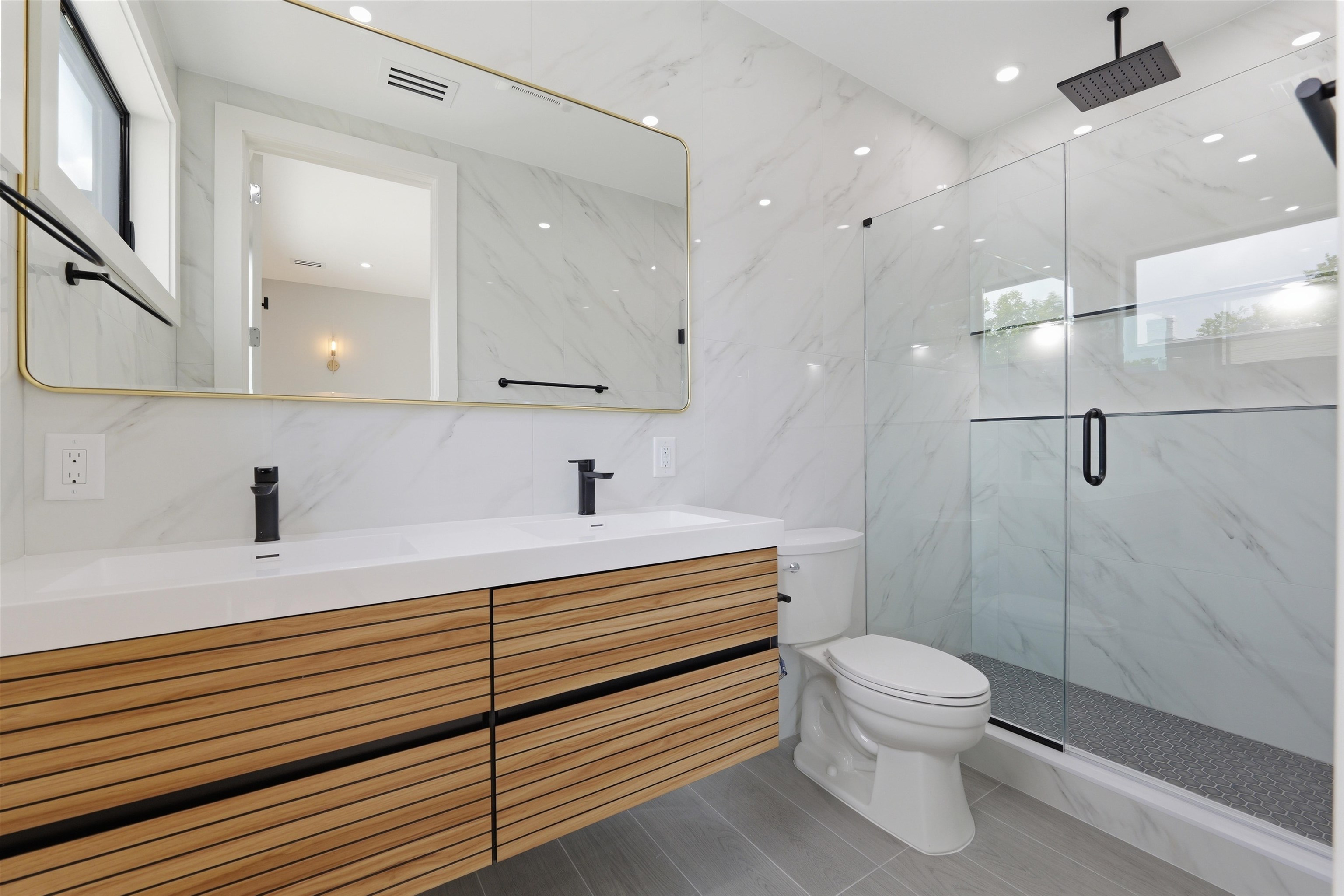 389 VIRGINIA AVE Unit: 1
