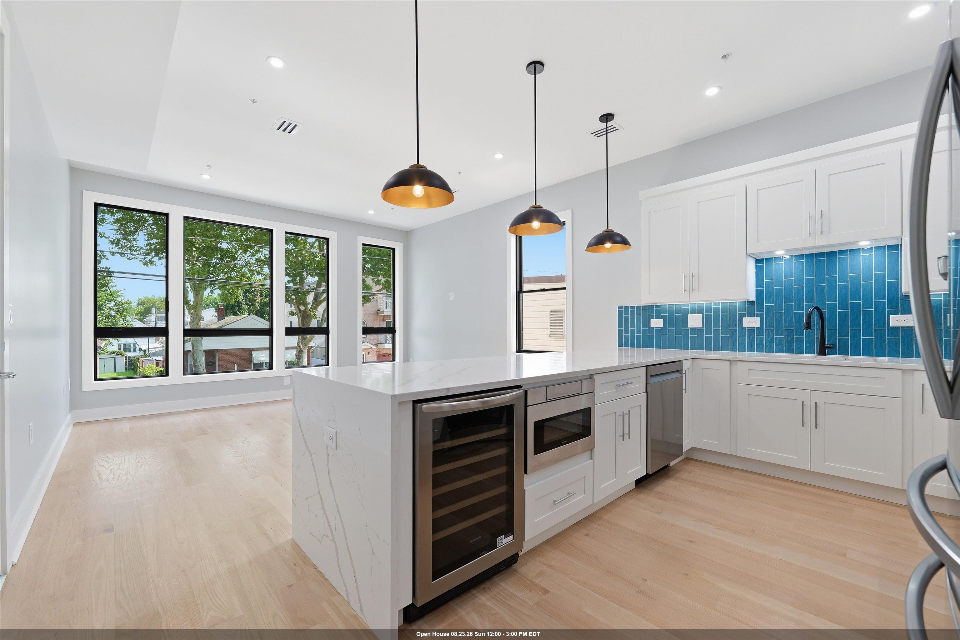 389 VIRGINIA AVE Unit: 2