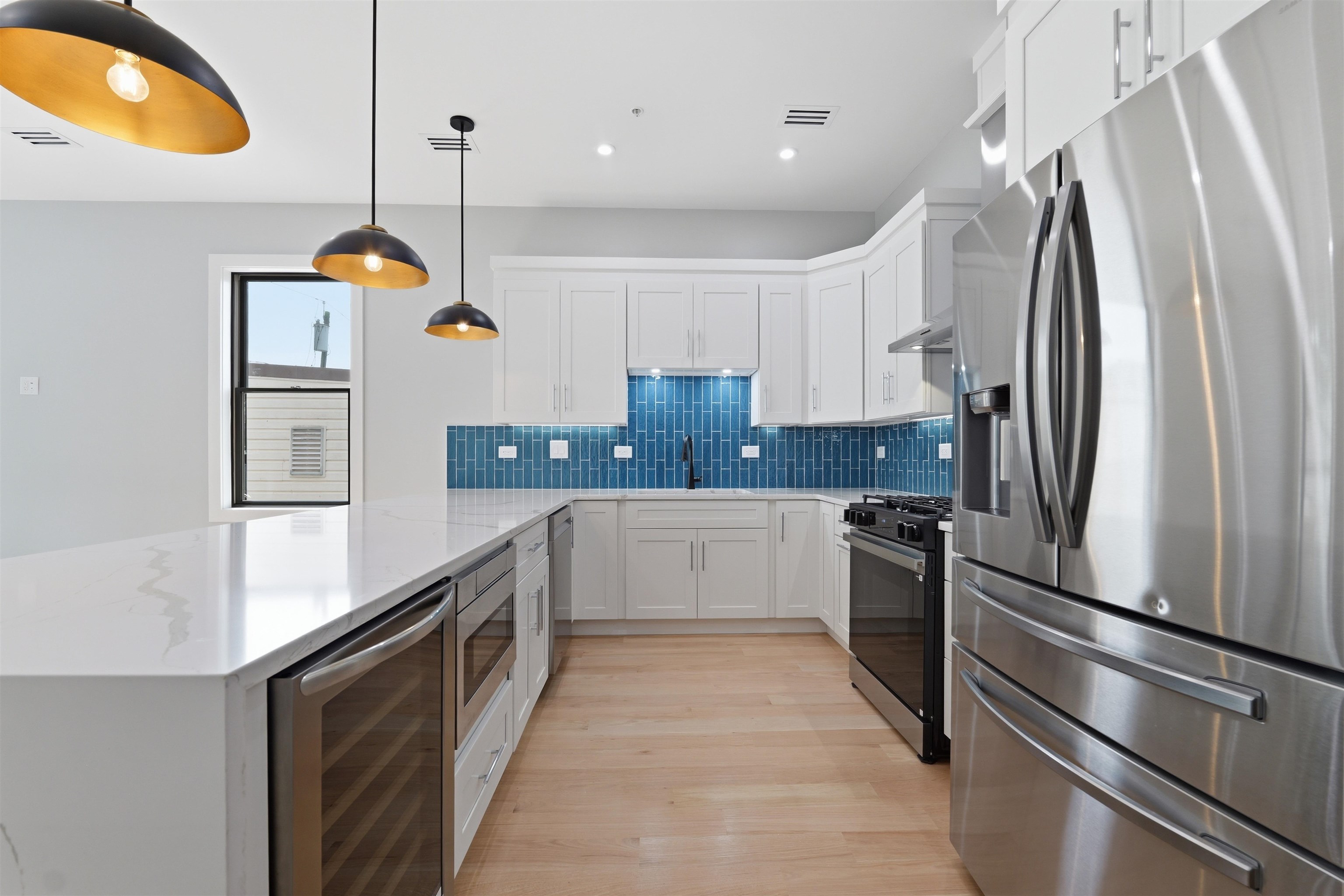389 VIRGINIA AVE Unit: 2