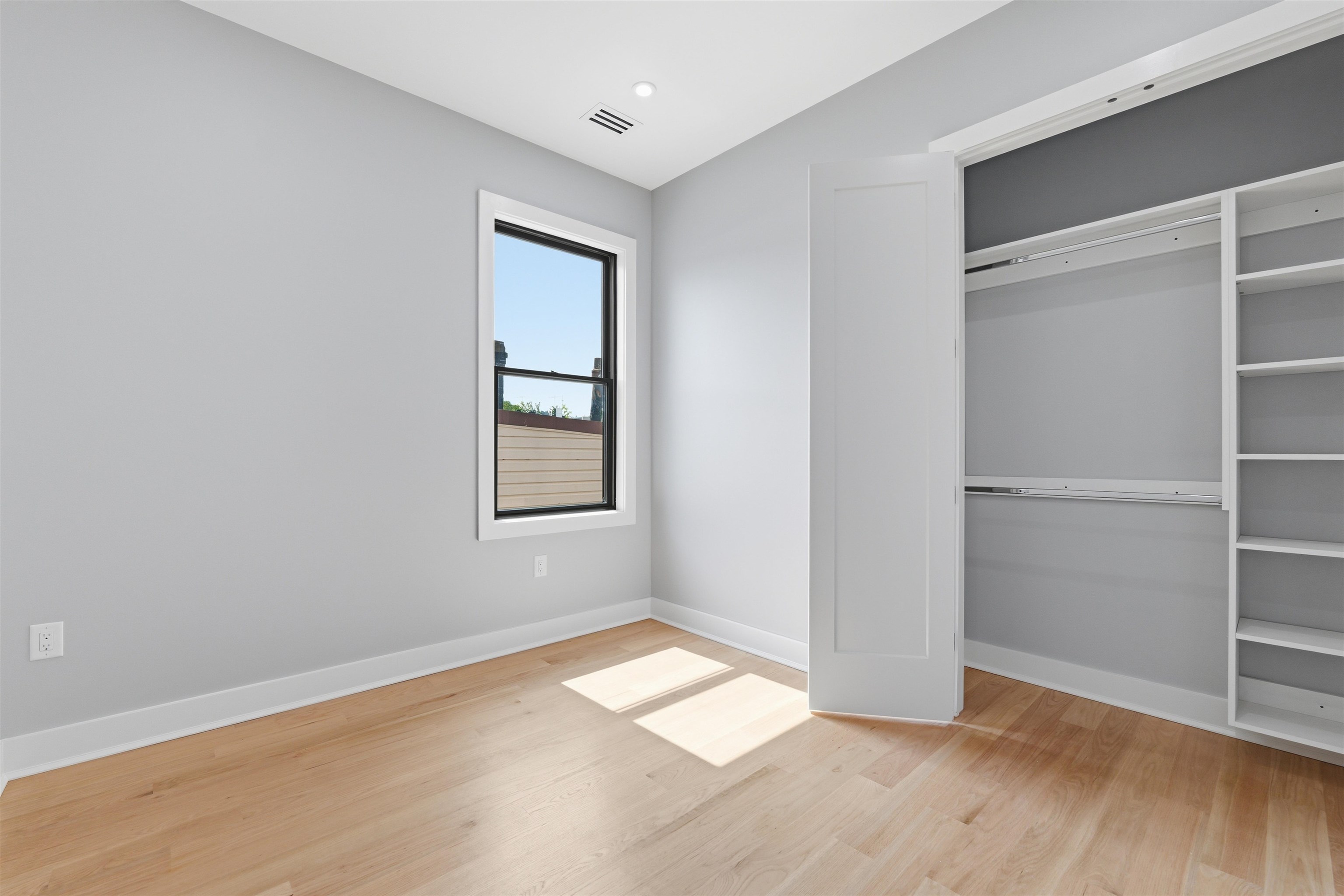 389 VIRGINIA AVE Unit: 2