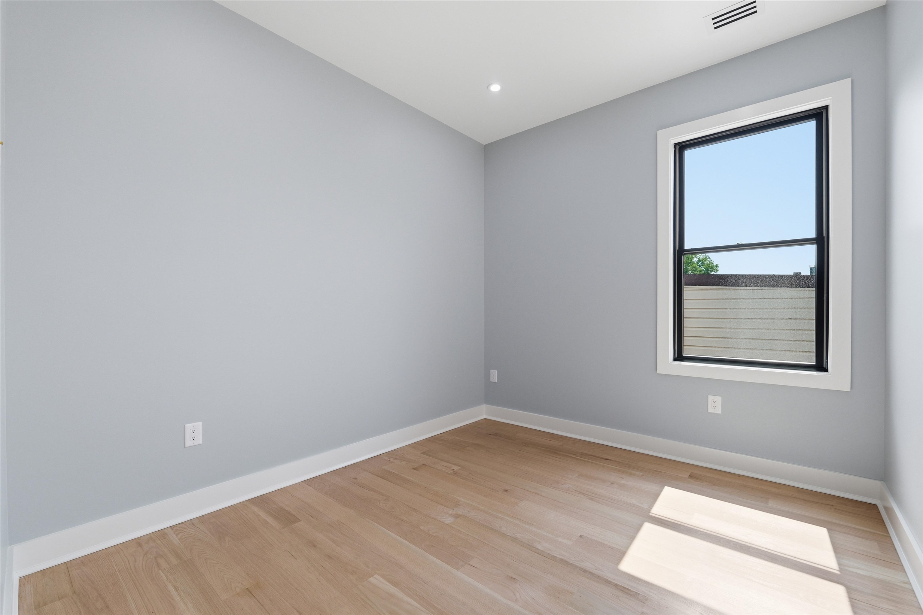 389 VIRGINIA AVE Unit: 2