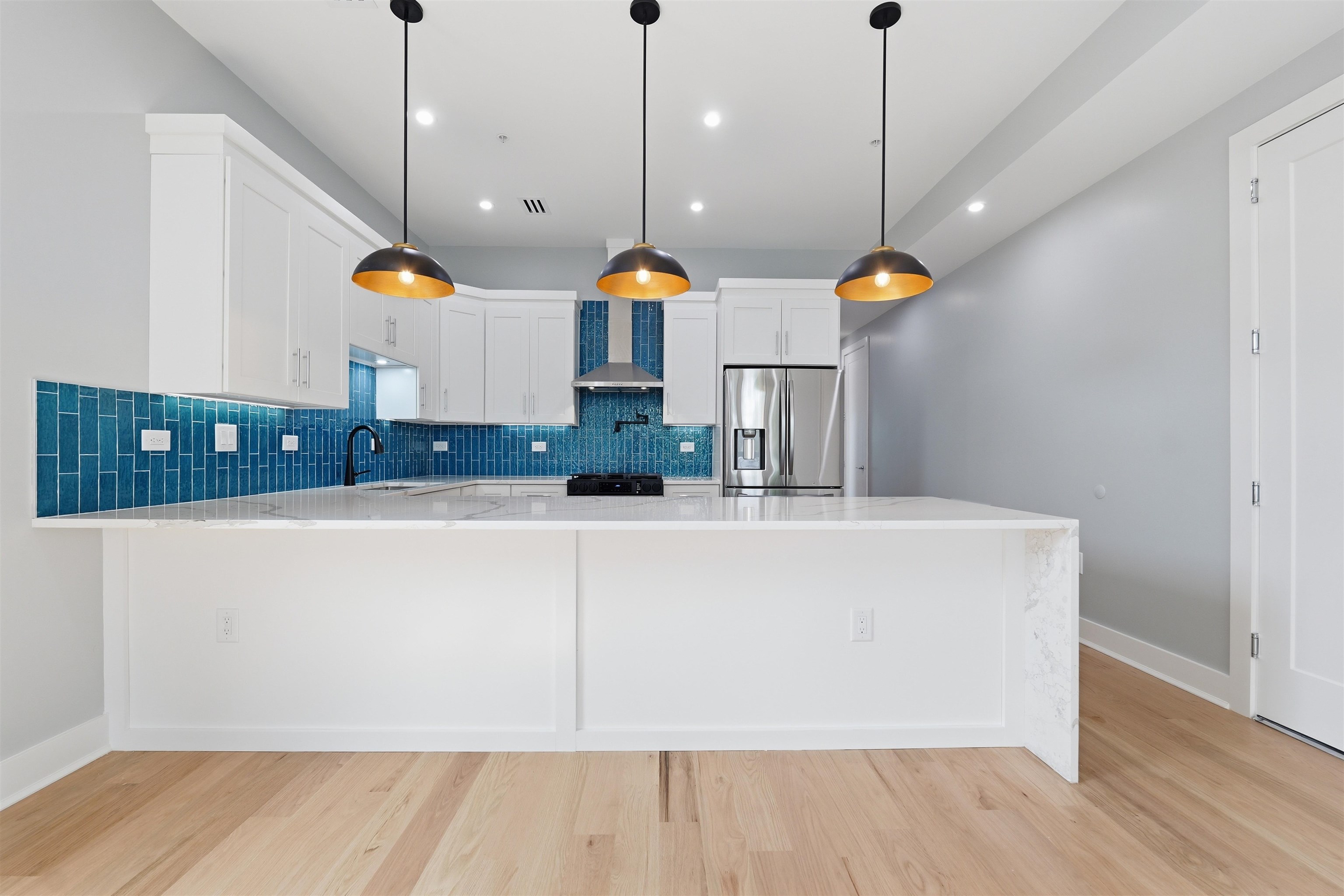 389 VIRGINIA AVE Unit: 2