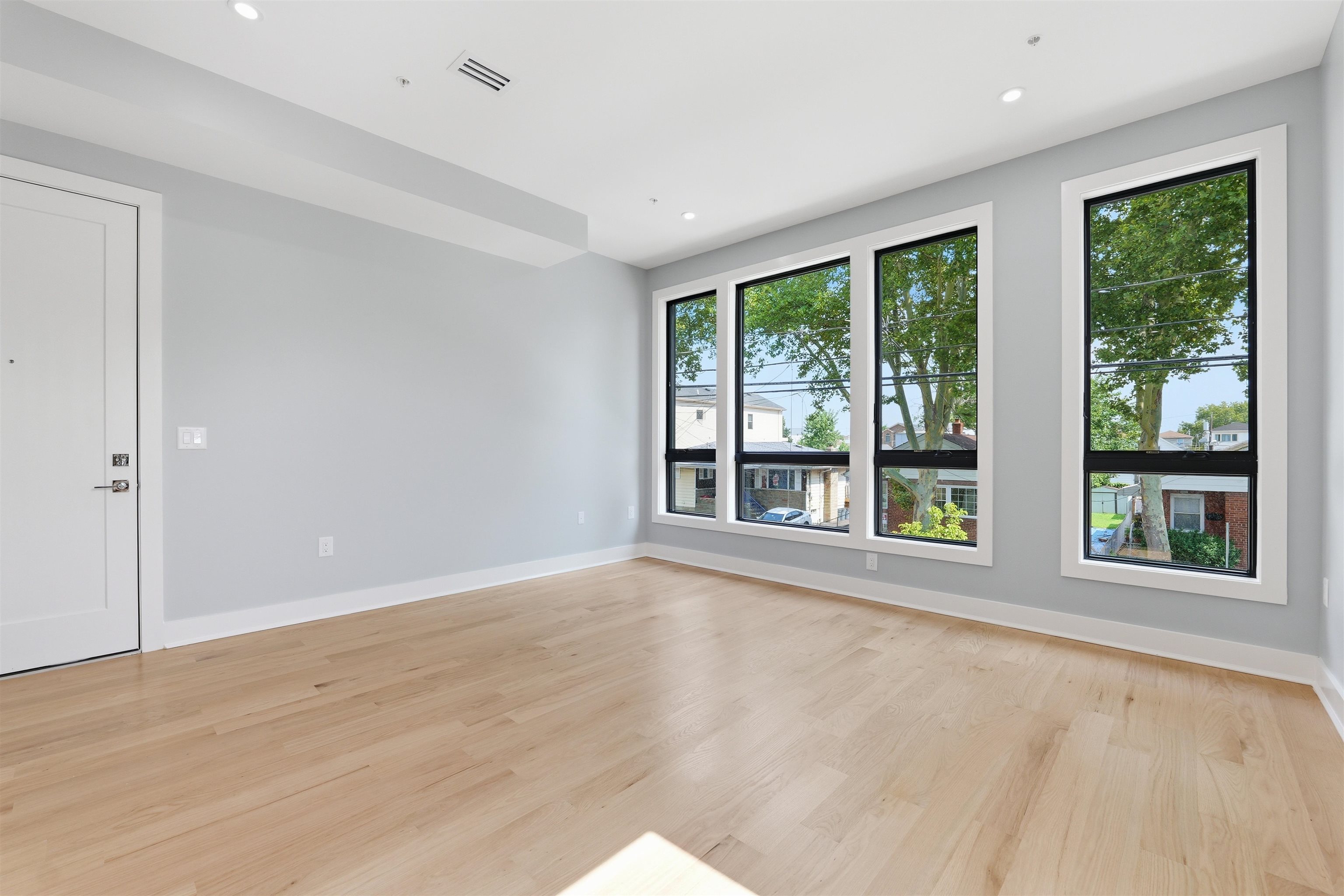 389 VIRGINIA AVE Unit: 2