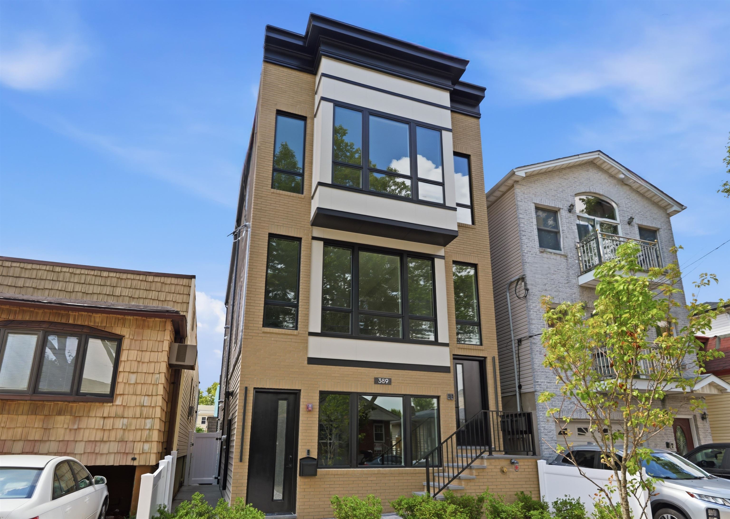 389 VIRGINIA AVE Unit: 2