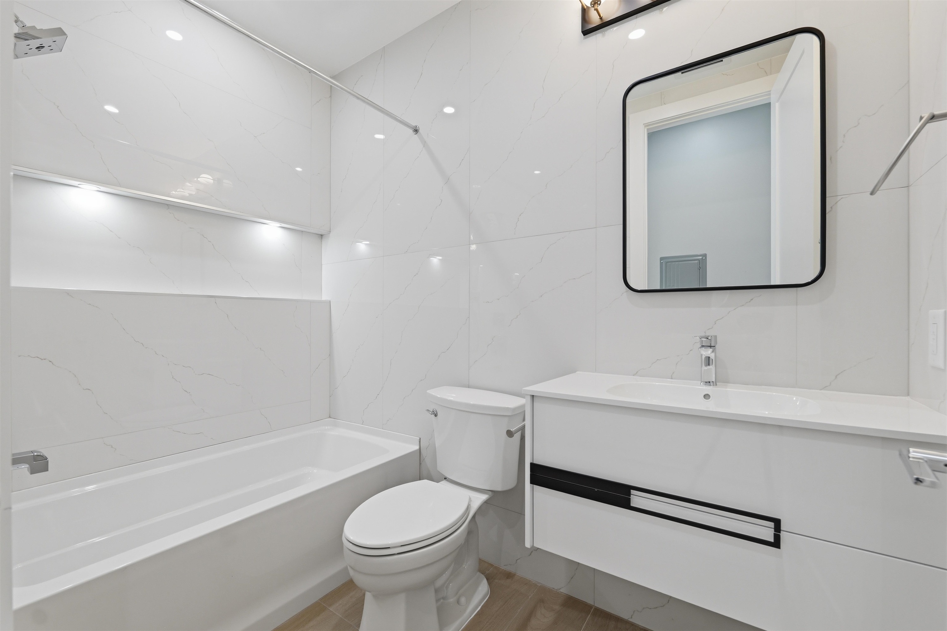 389 VIRGINIA AVE Unit: 2