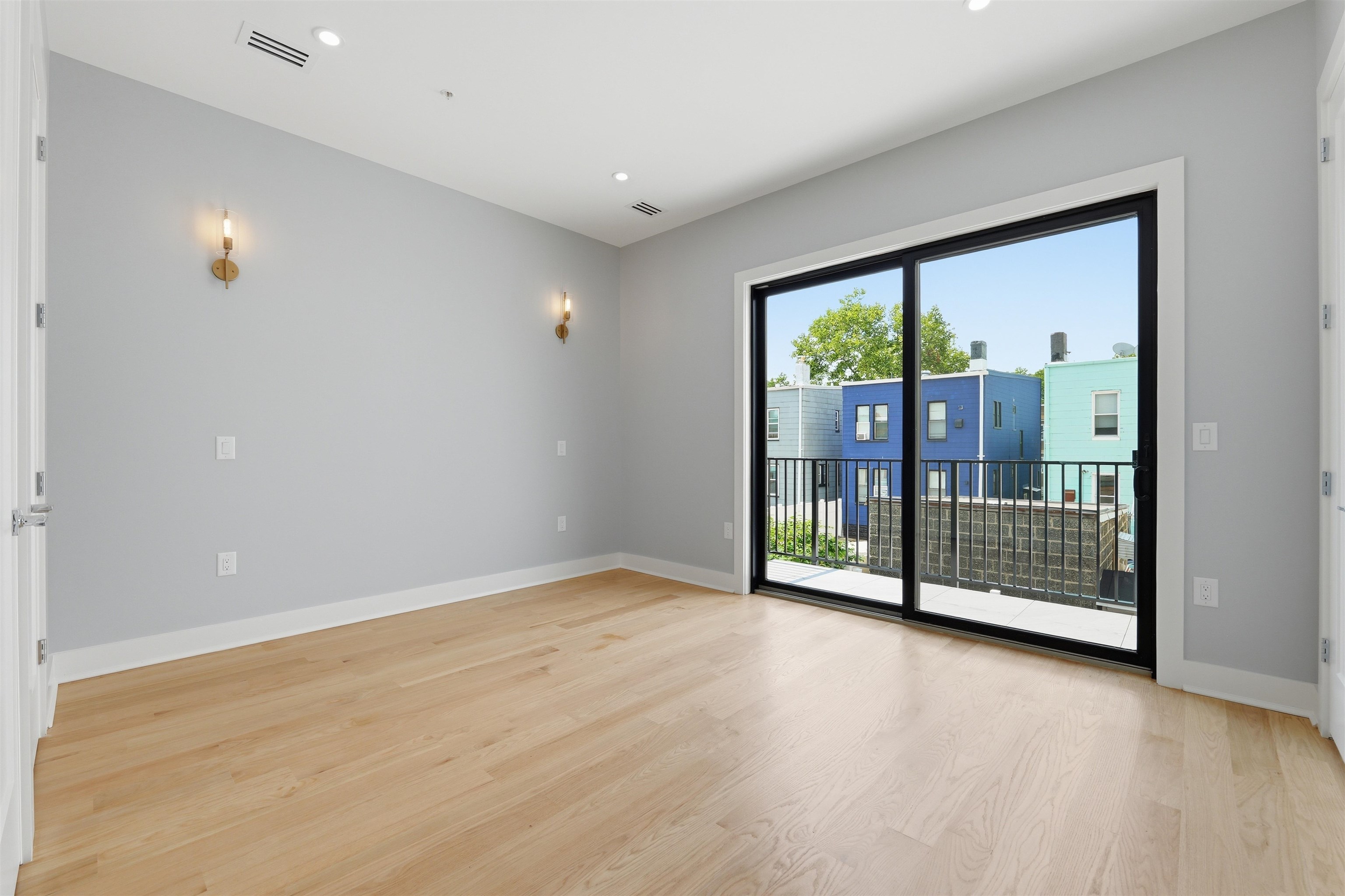 389 VIRGINIA AVE Unit: 2