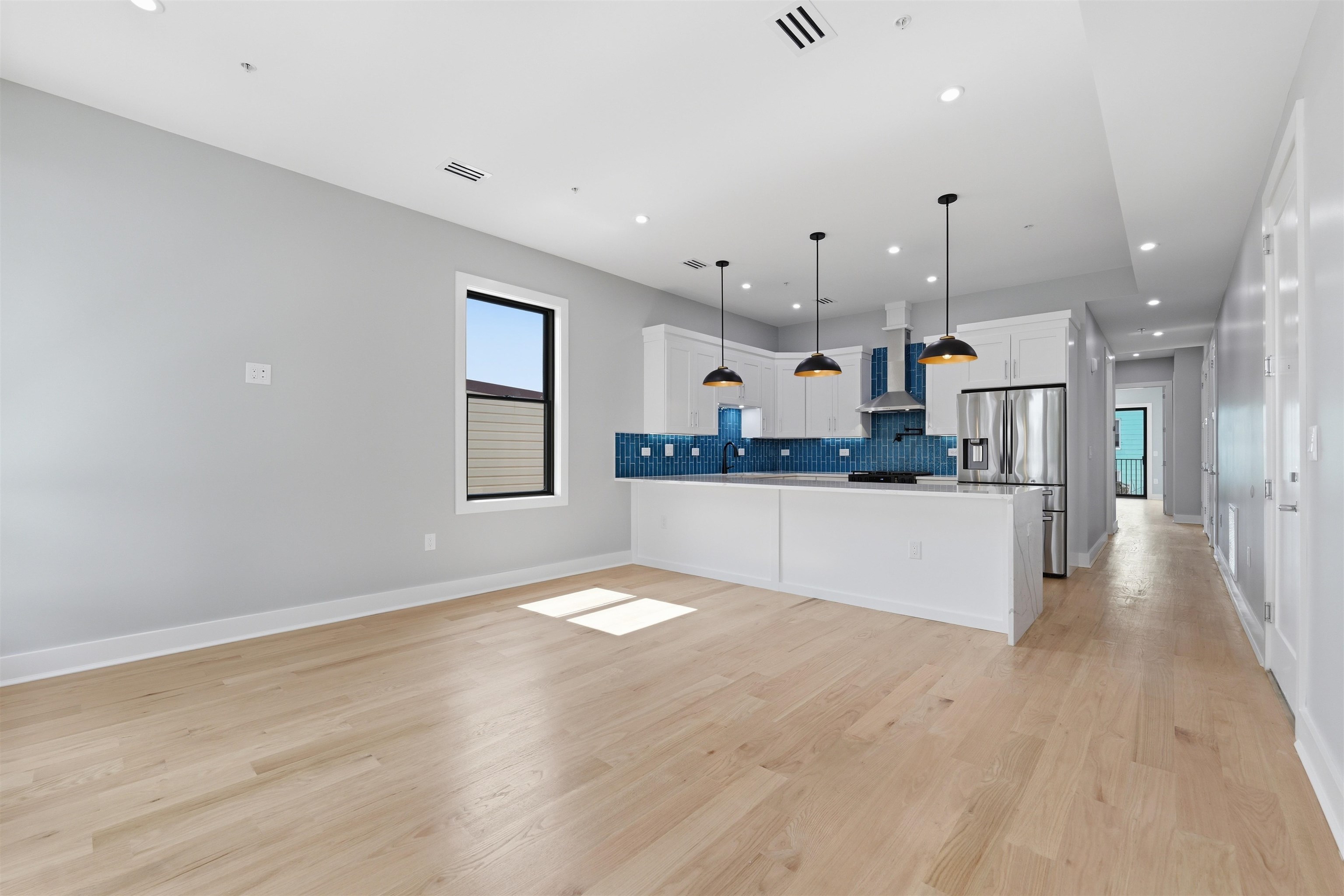 389 VIRGINIA AVE Unit: 2