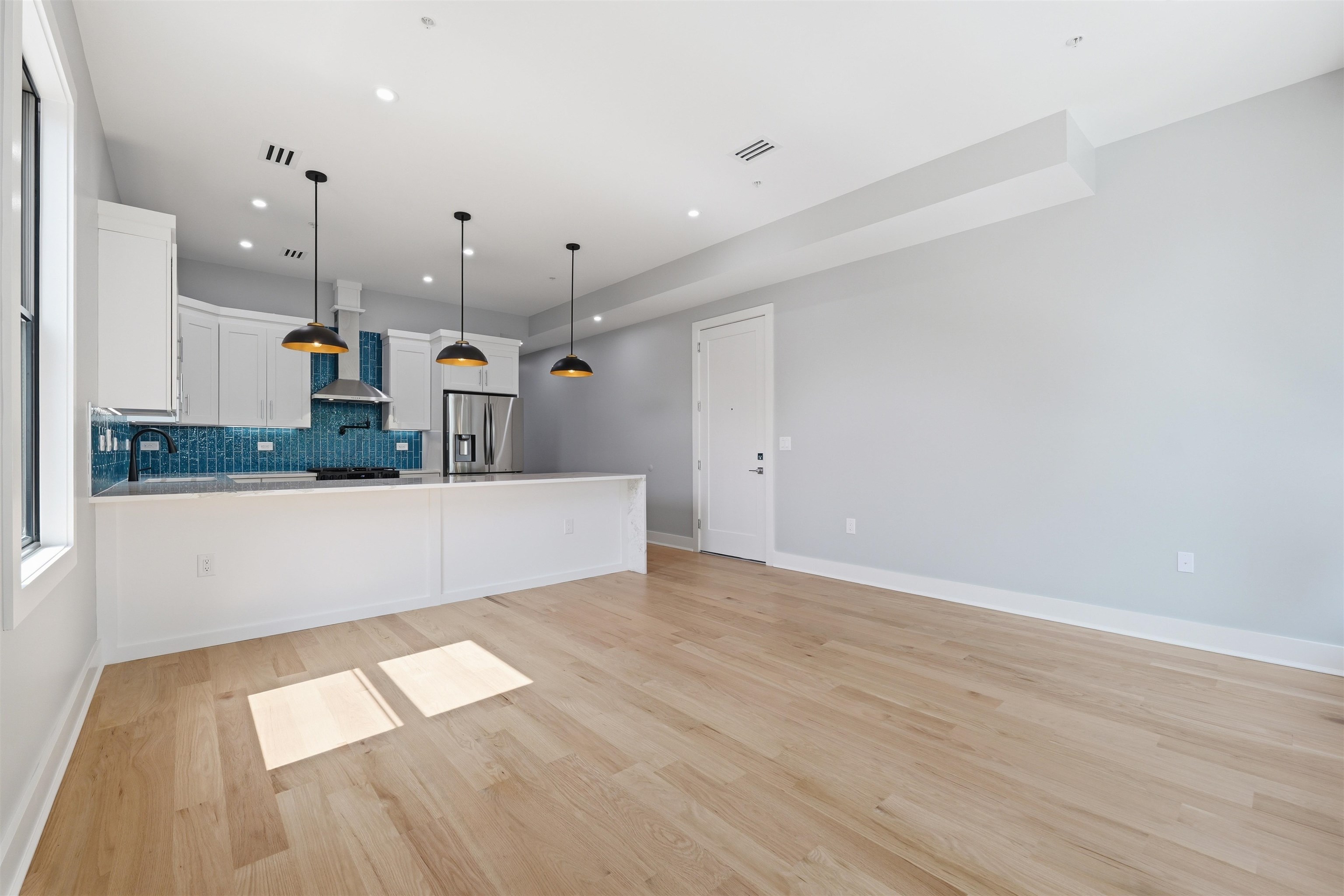 389 VIRGINIA AVE Unit: 2