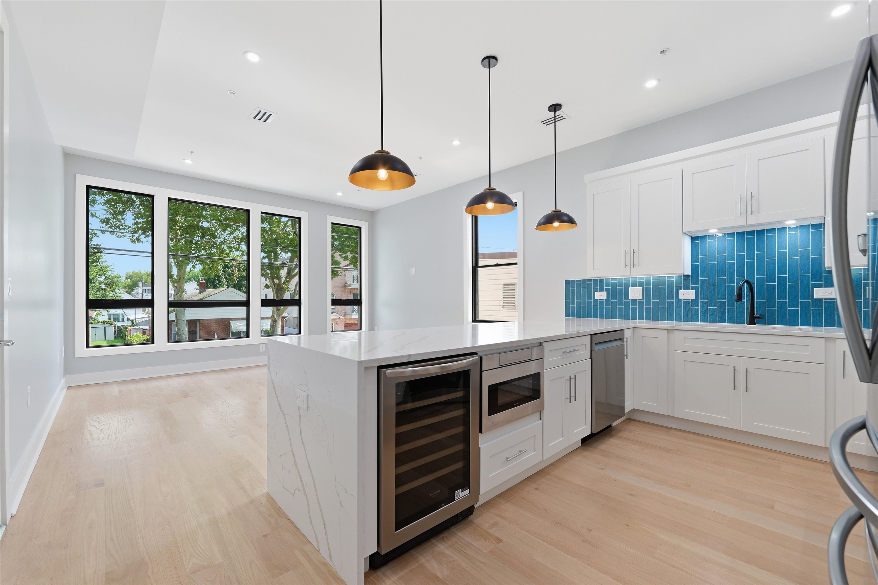 389 VIRGINIA AVE Unit: 2