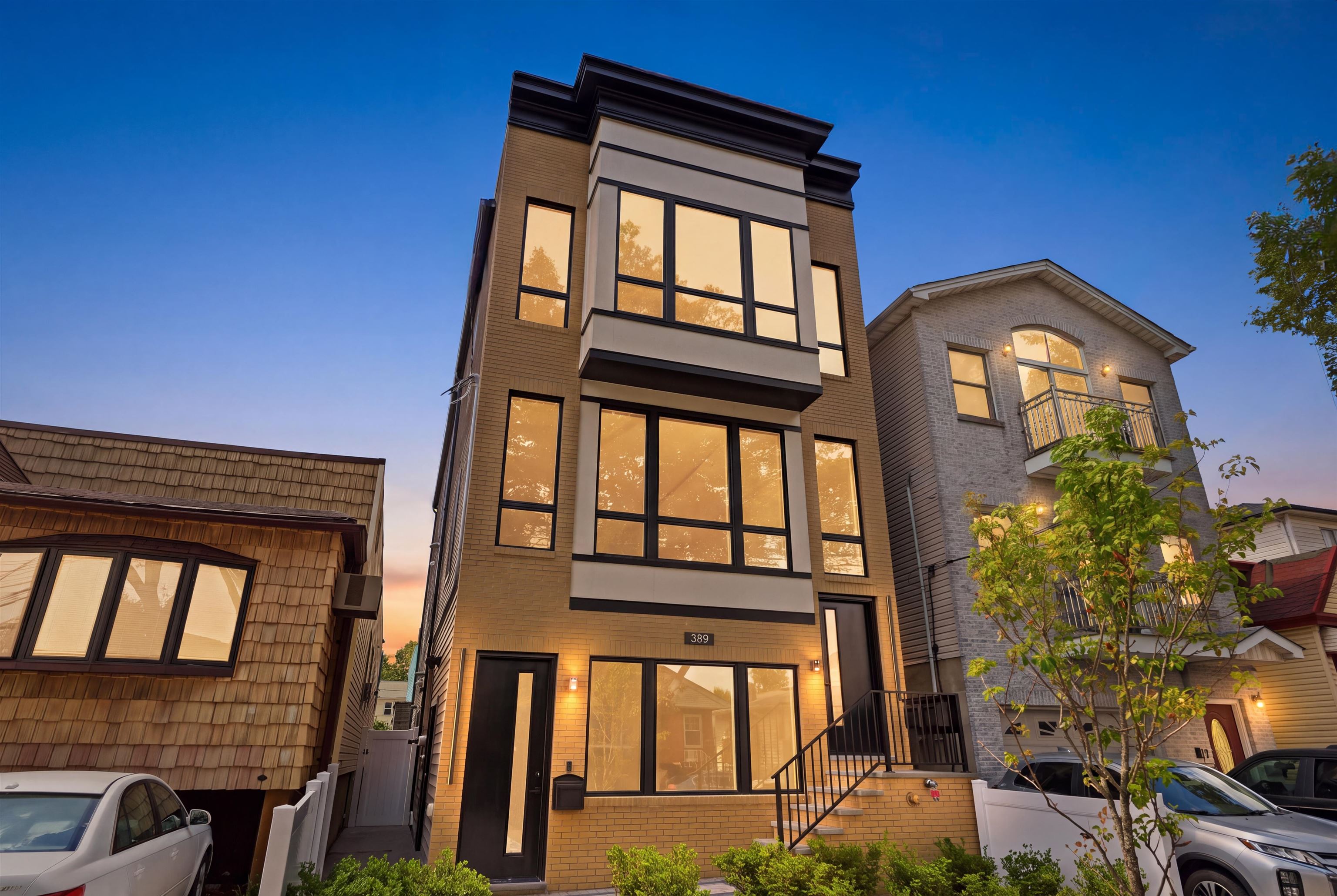 389 VIRGINIA AVE Unit: 2