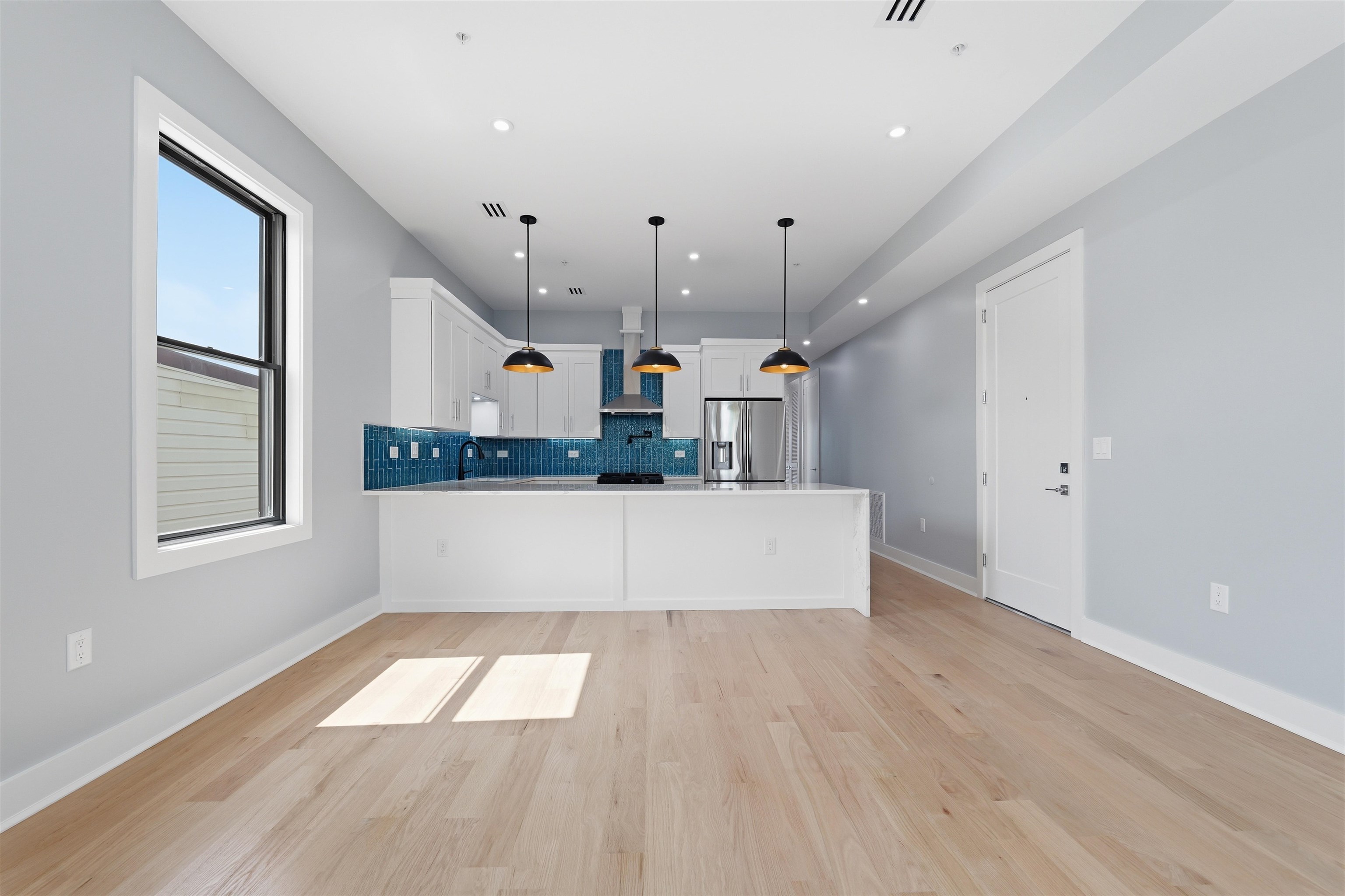 389 VIRGINIA AVE Unit: 2