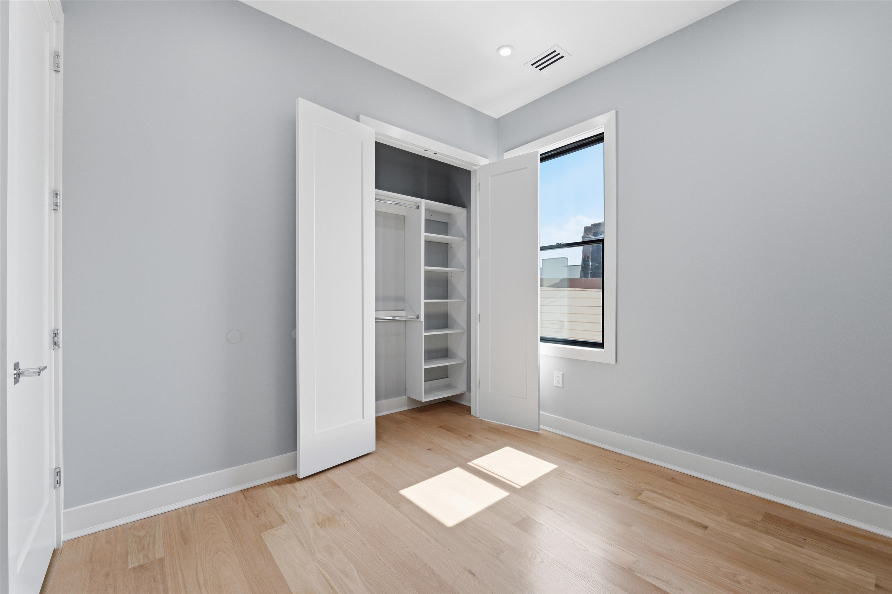 389 VIRGINIA AVE Unit: 2