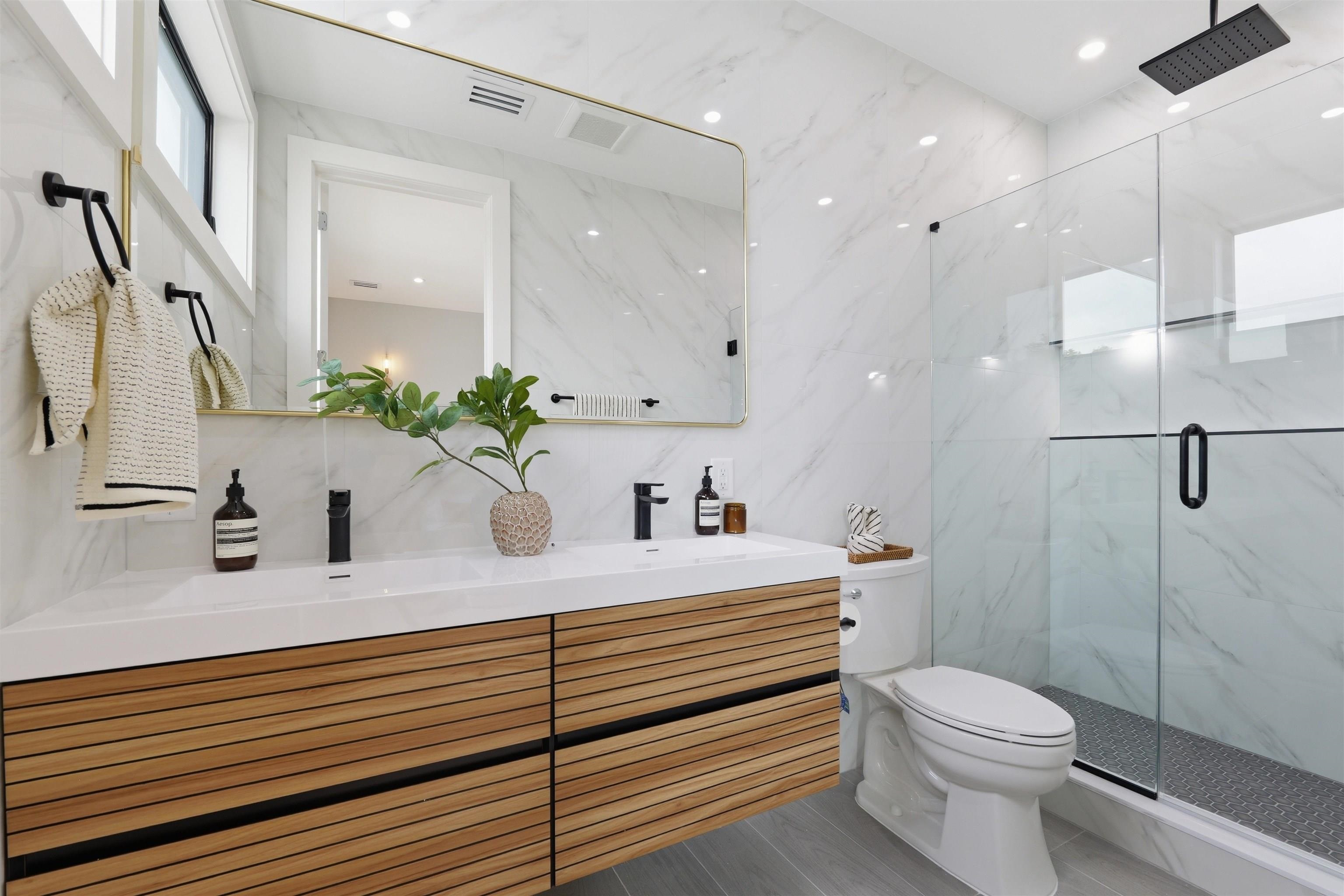 389 VIRGINIA AVE Unit: 2