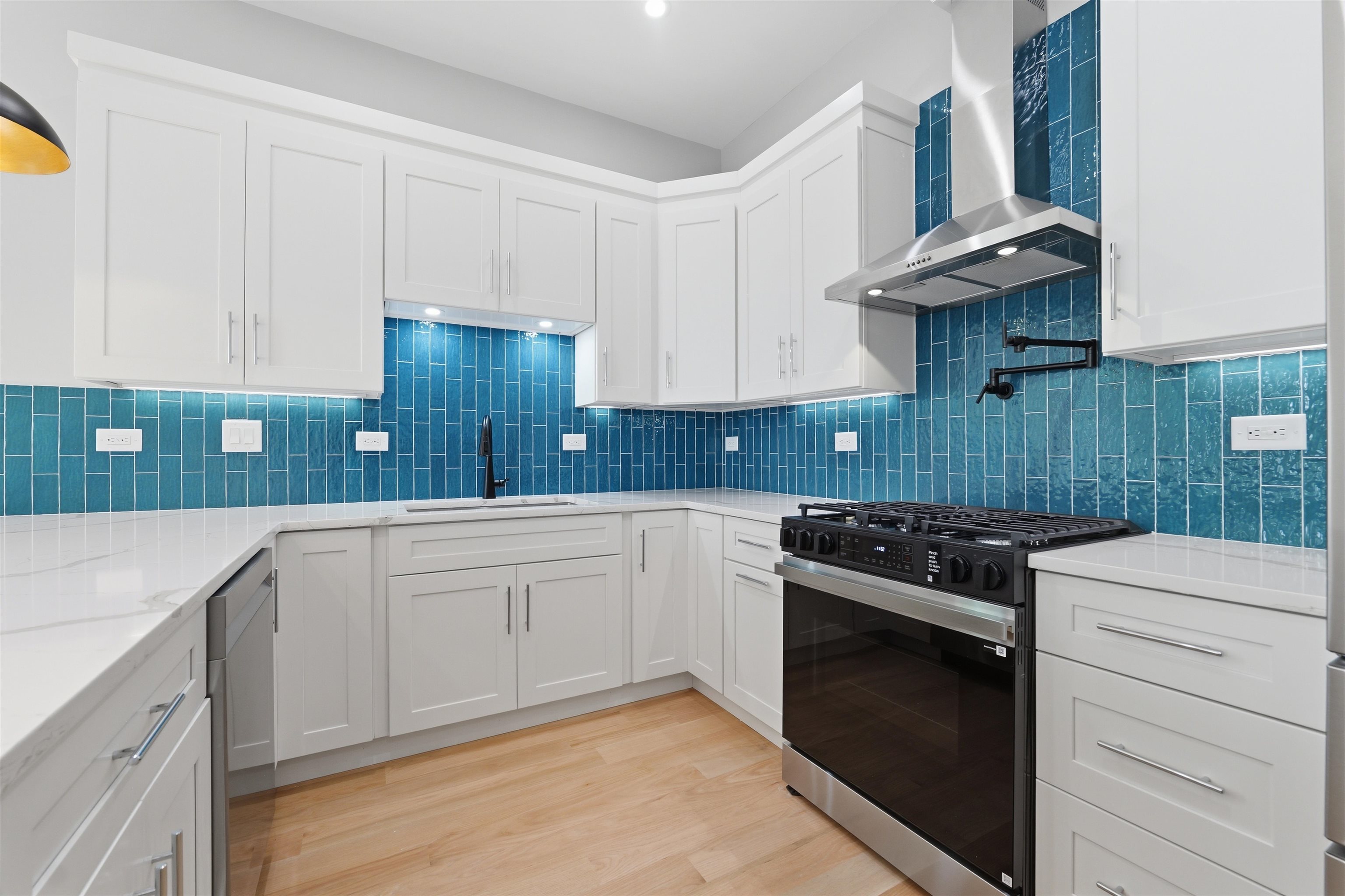 389 VIRGINIA AVE Unit: 2