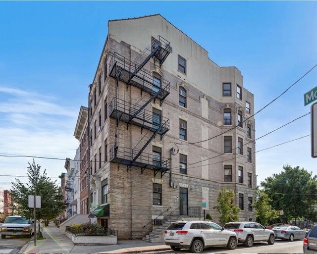 301 MONROE ST Unit: 3R