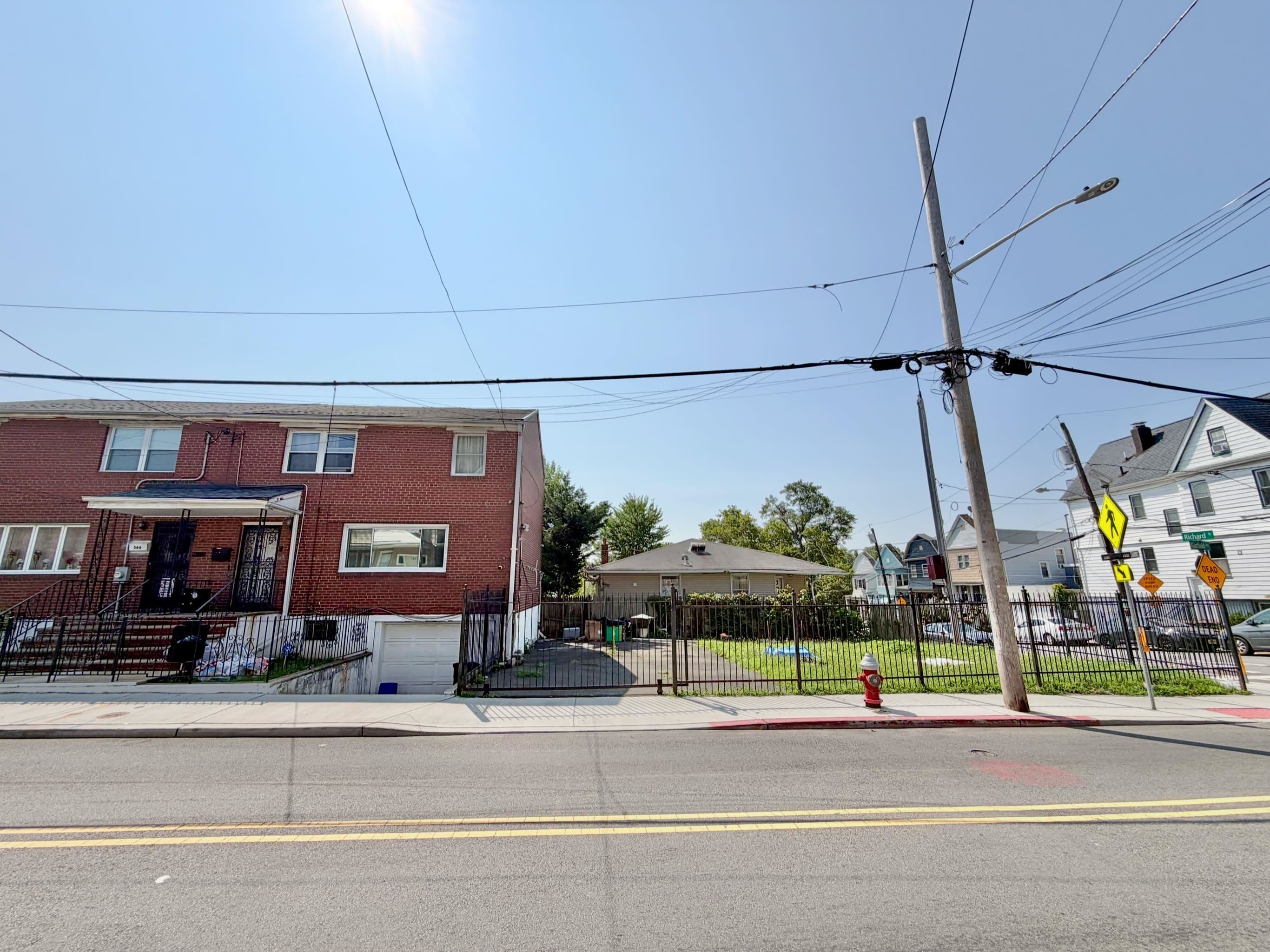 564 GARFIELD AVE