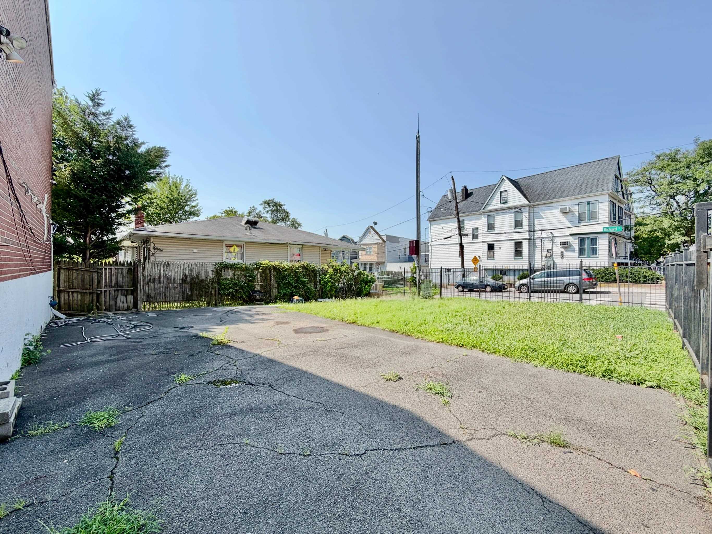 564 GARFIELD AVE