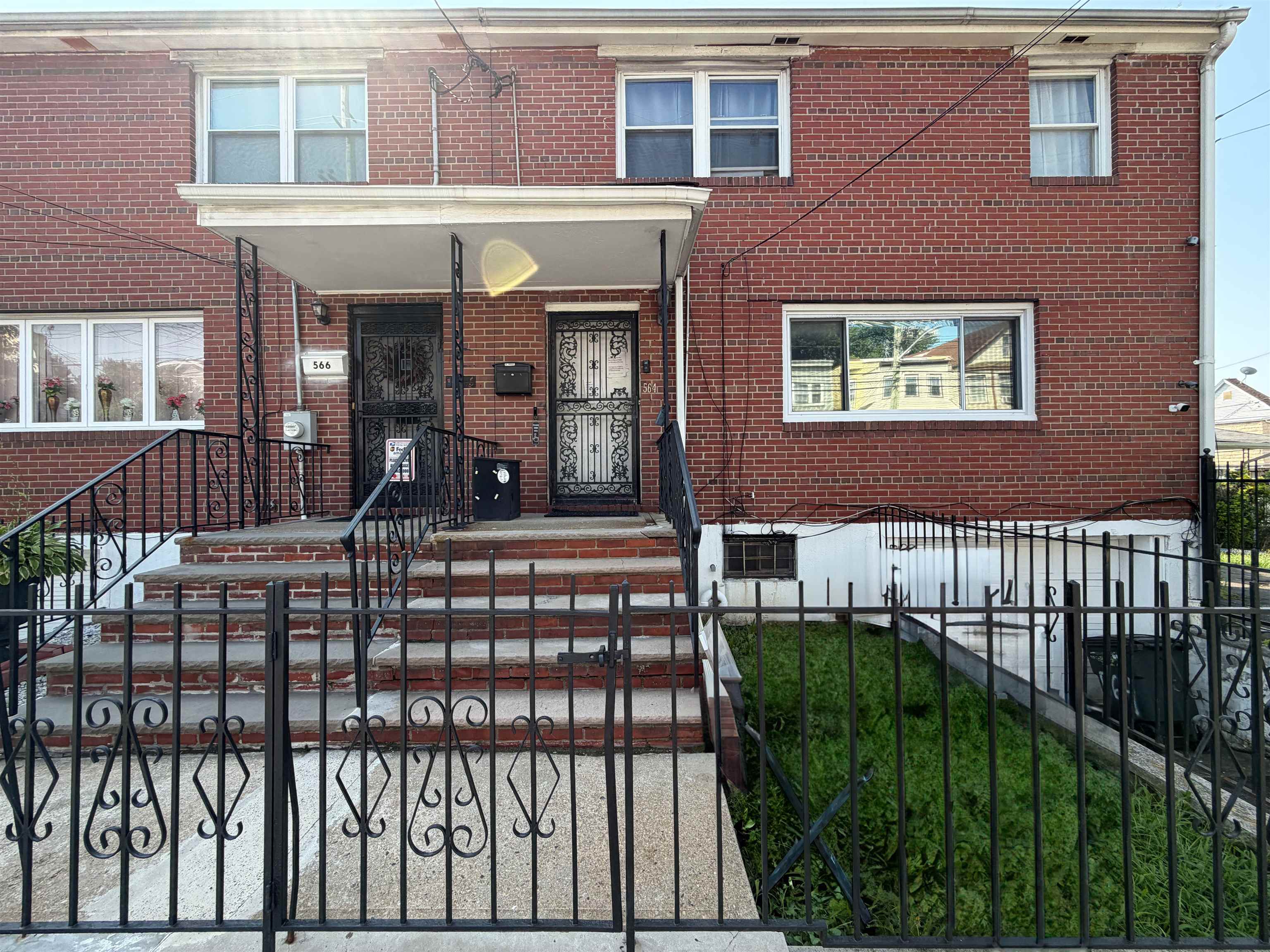 564 GARFIELD AVE