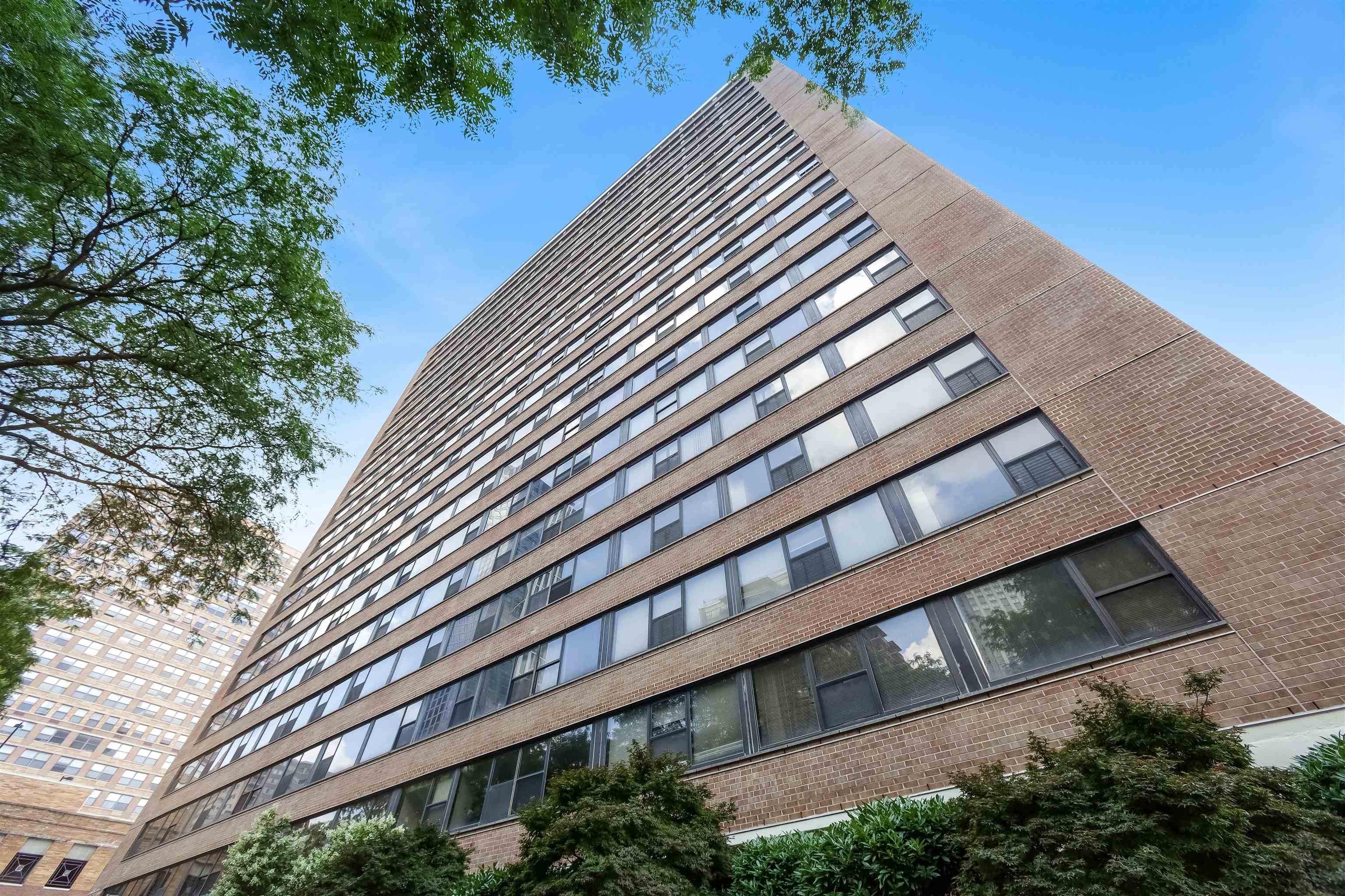 135 MONTGOMERY ST Unit: 4G