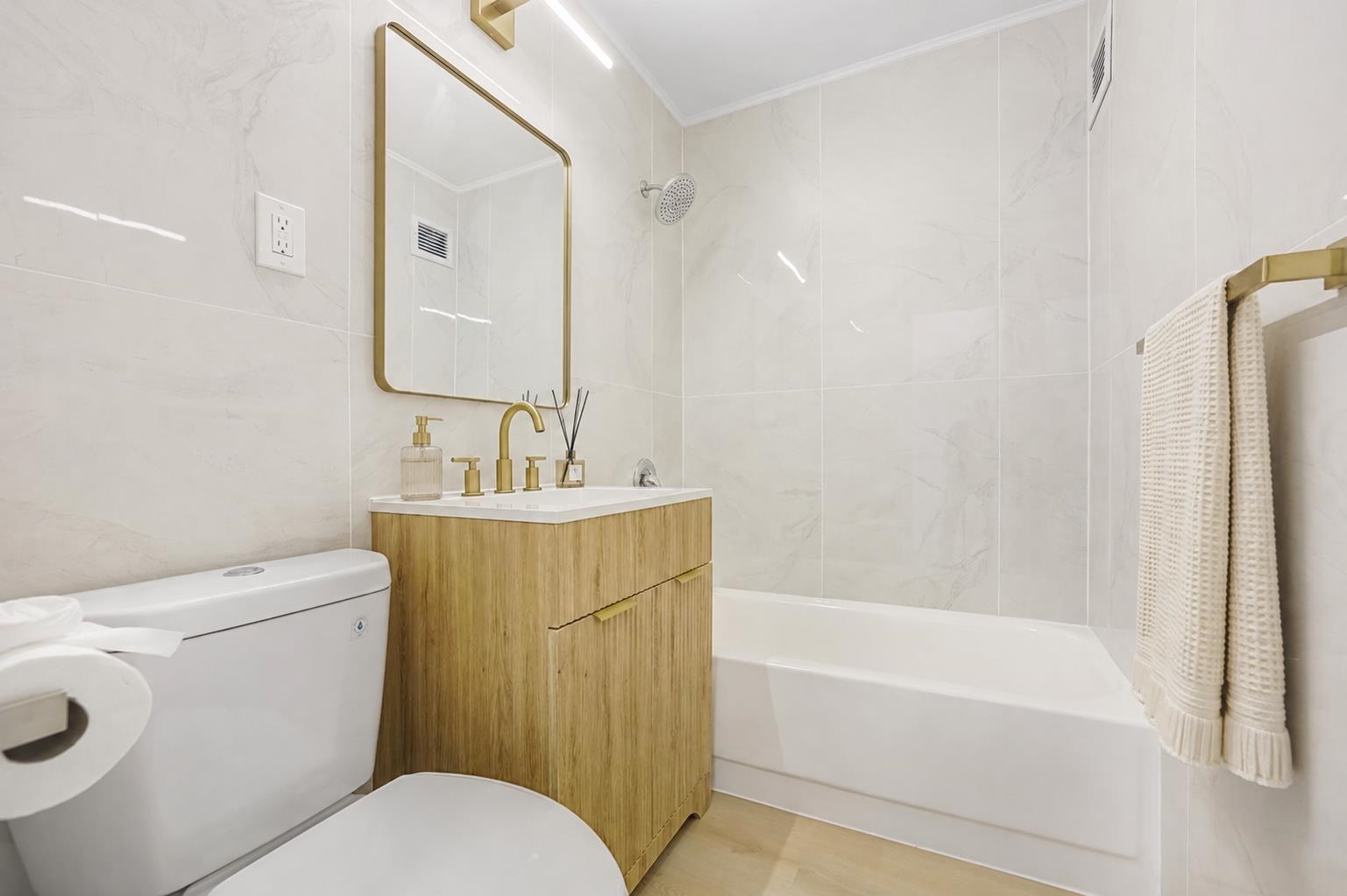 135 MONTGOMERY ST Unit: 4G