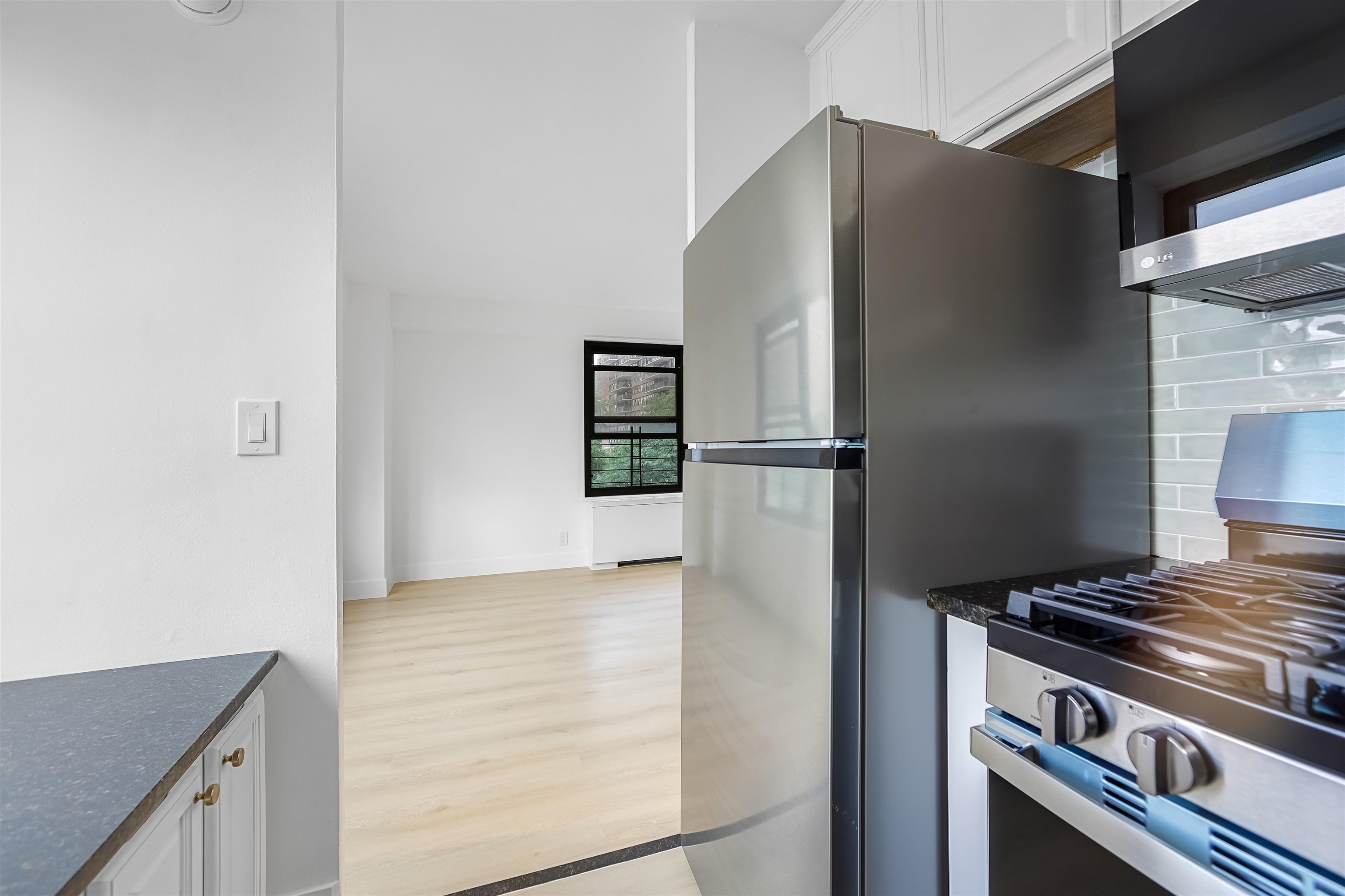 135 MONTGOMERY ST Unit: 4G