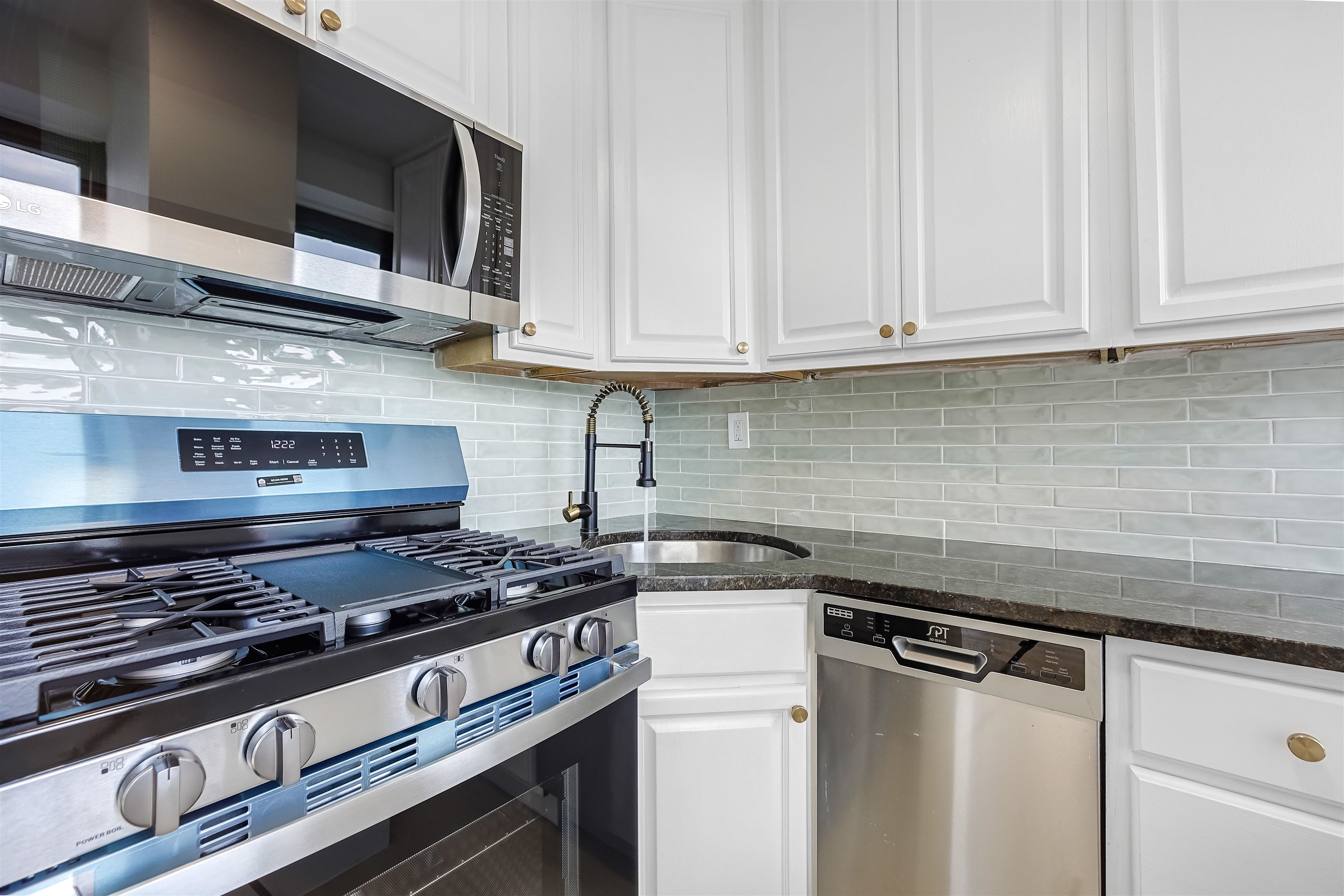 135 MONTGOMERY ST Unit: 4G