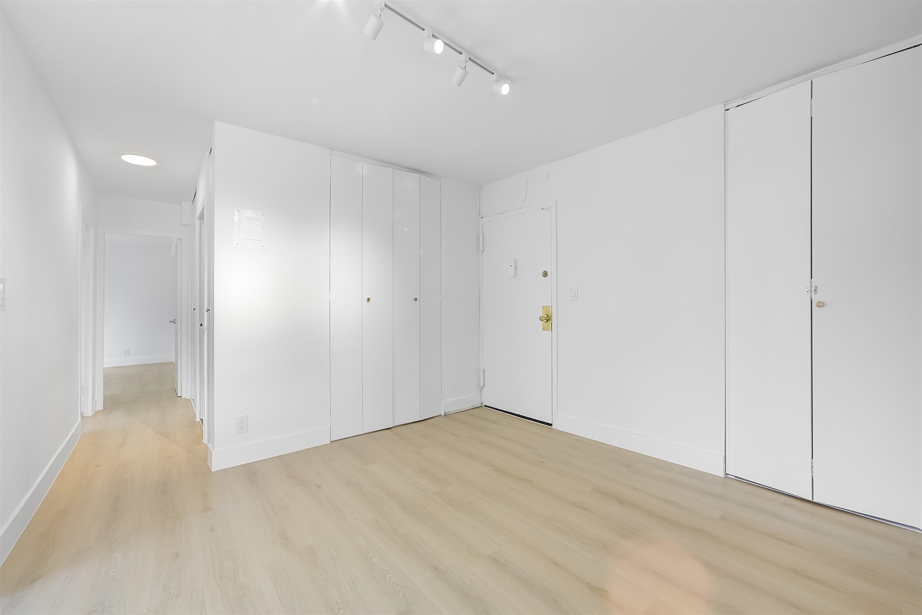 135 MONTGOMERY ST Unit: 4G