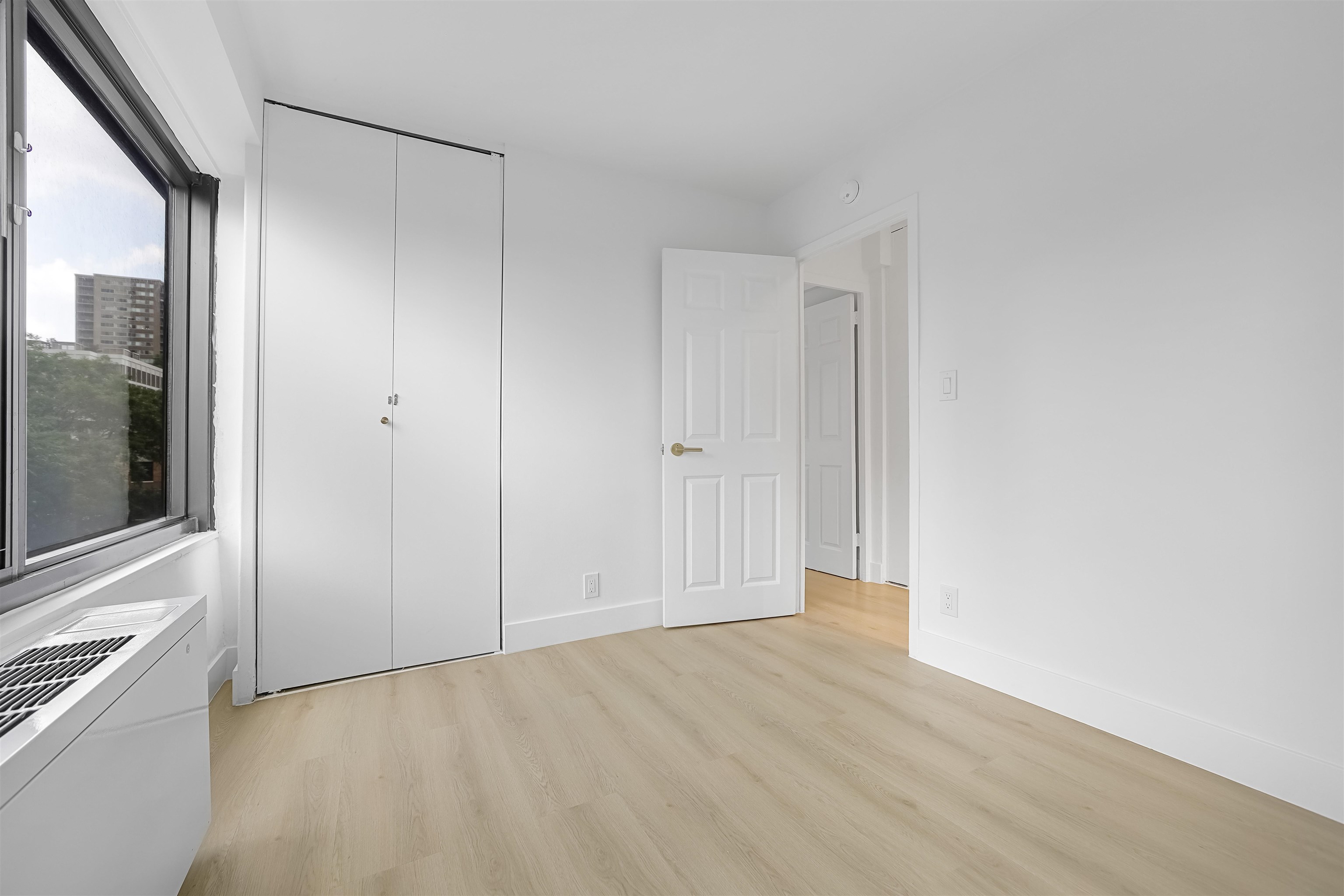 135 MONTGOMERY ST Unit: 4G
