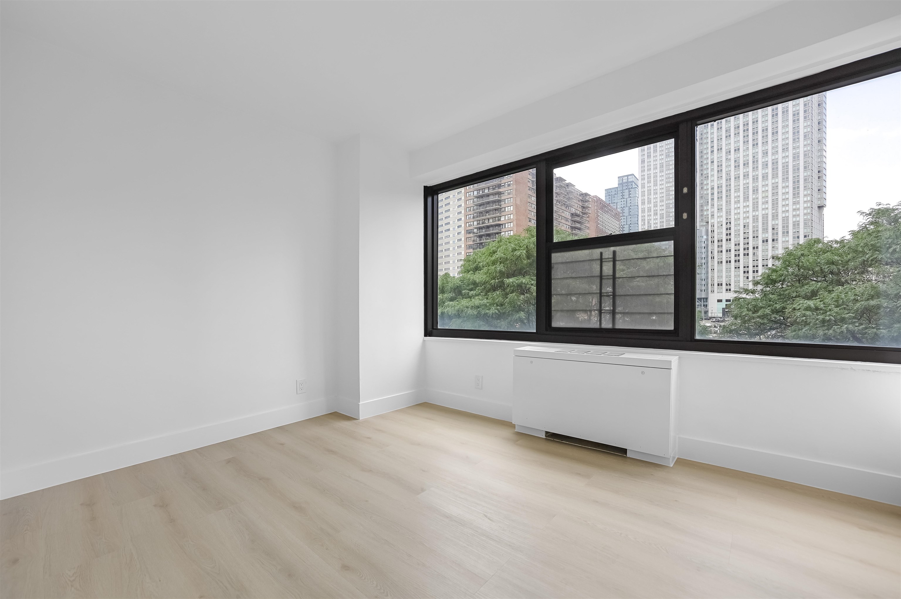135 MONTGOMERY ST Unit: 4G