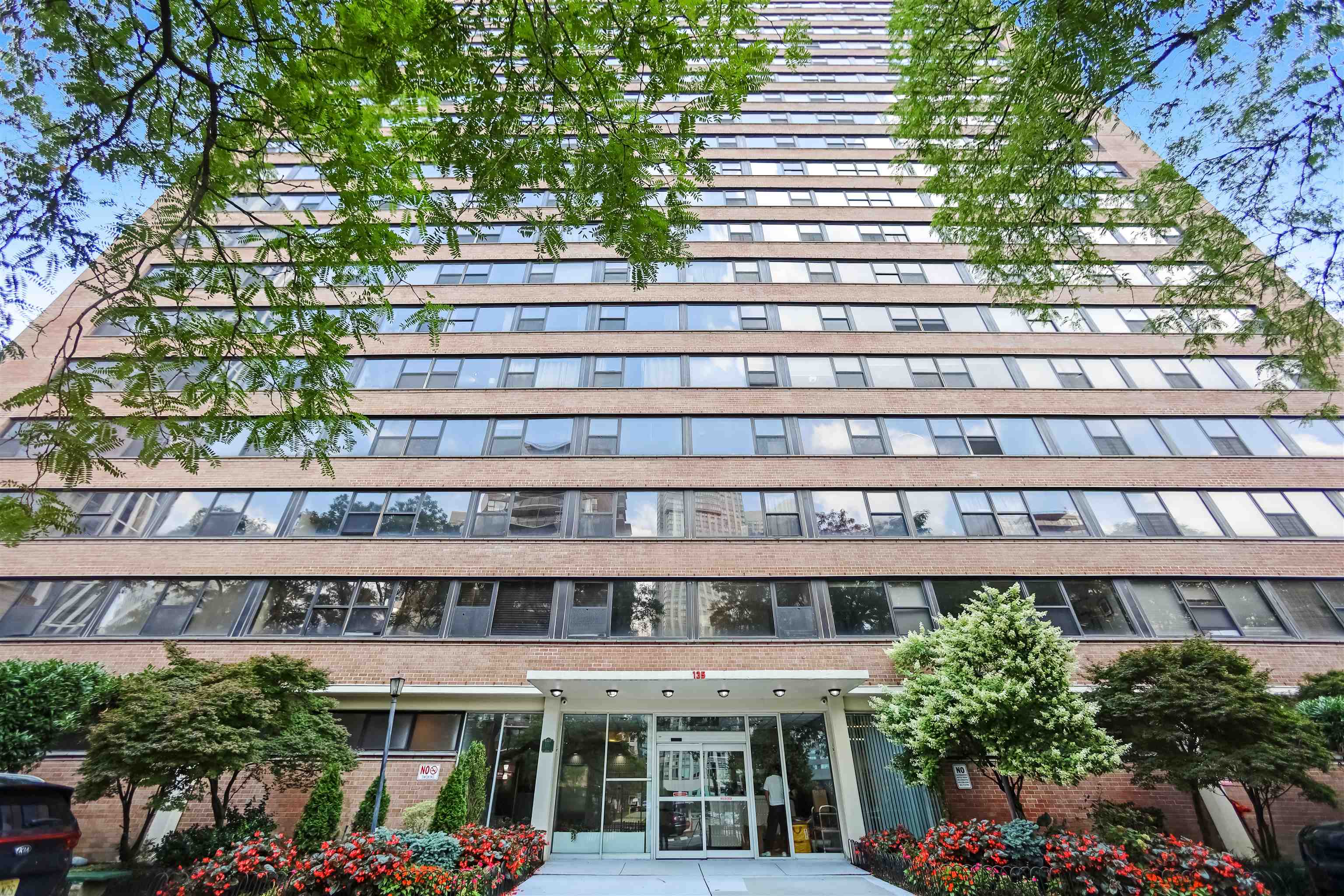 135 MONTGOMERY ST Unit: 4G