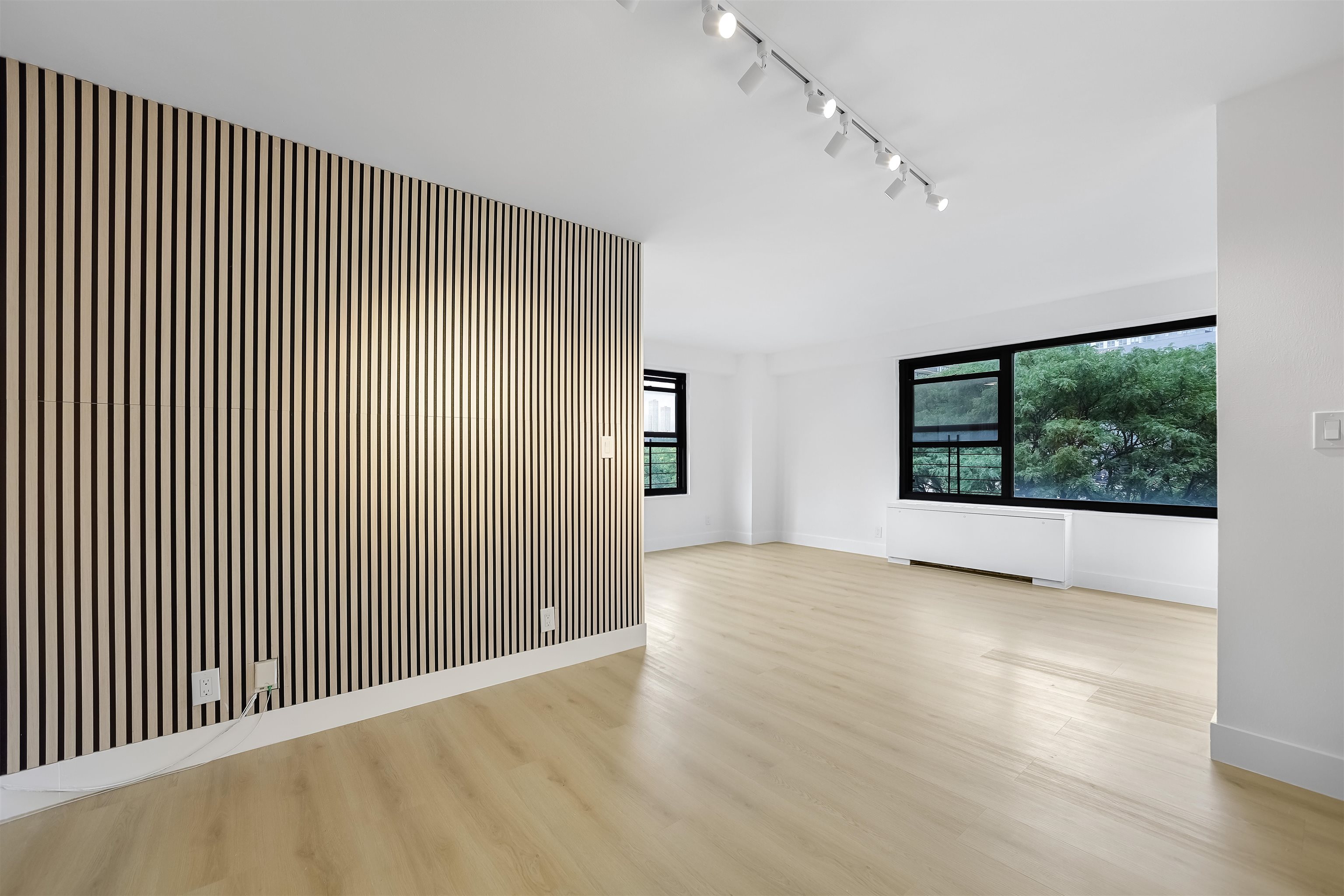 135 MONTGOMERY ST Unit: 4G