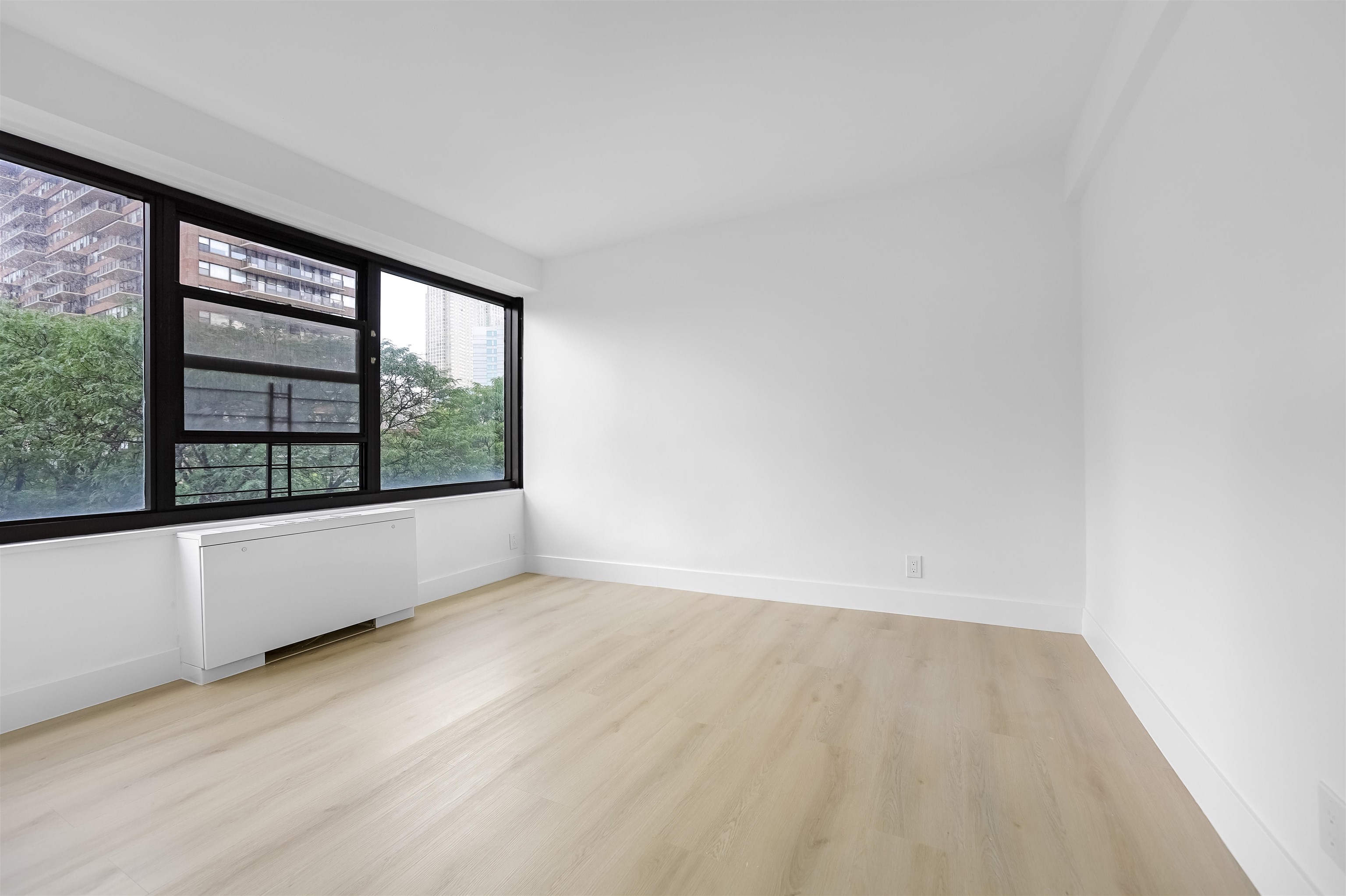 135 MONTGOMERY ST Unit: 4G