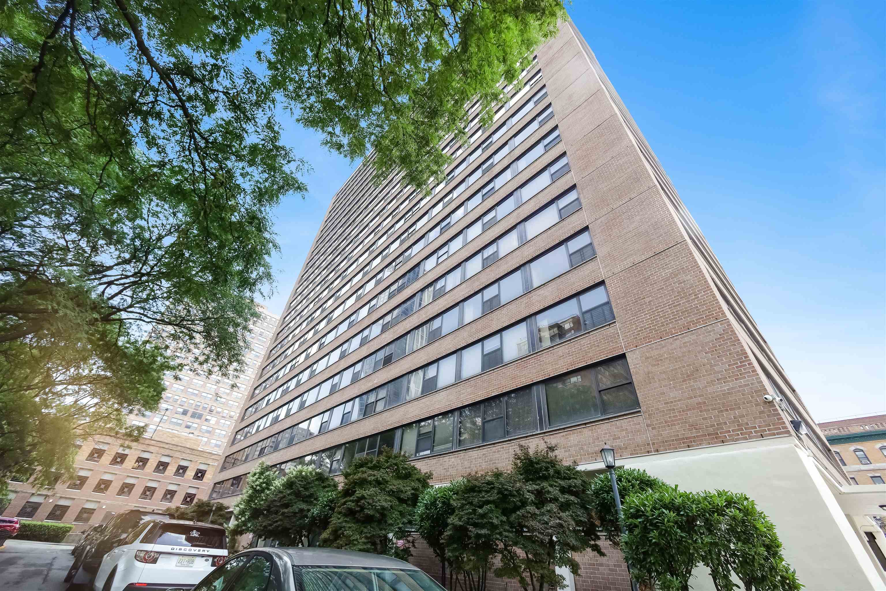 135 MONTGOMERY ST Unit: 4G