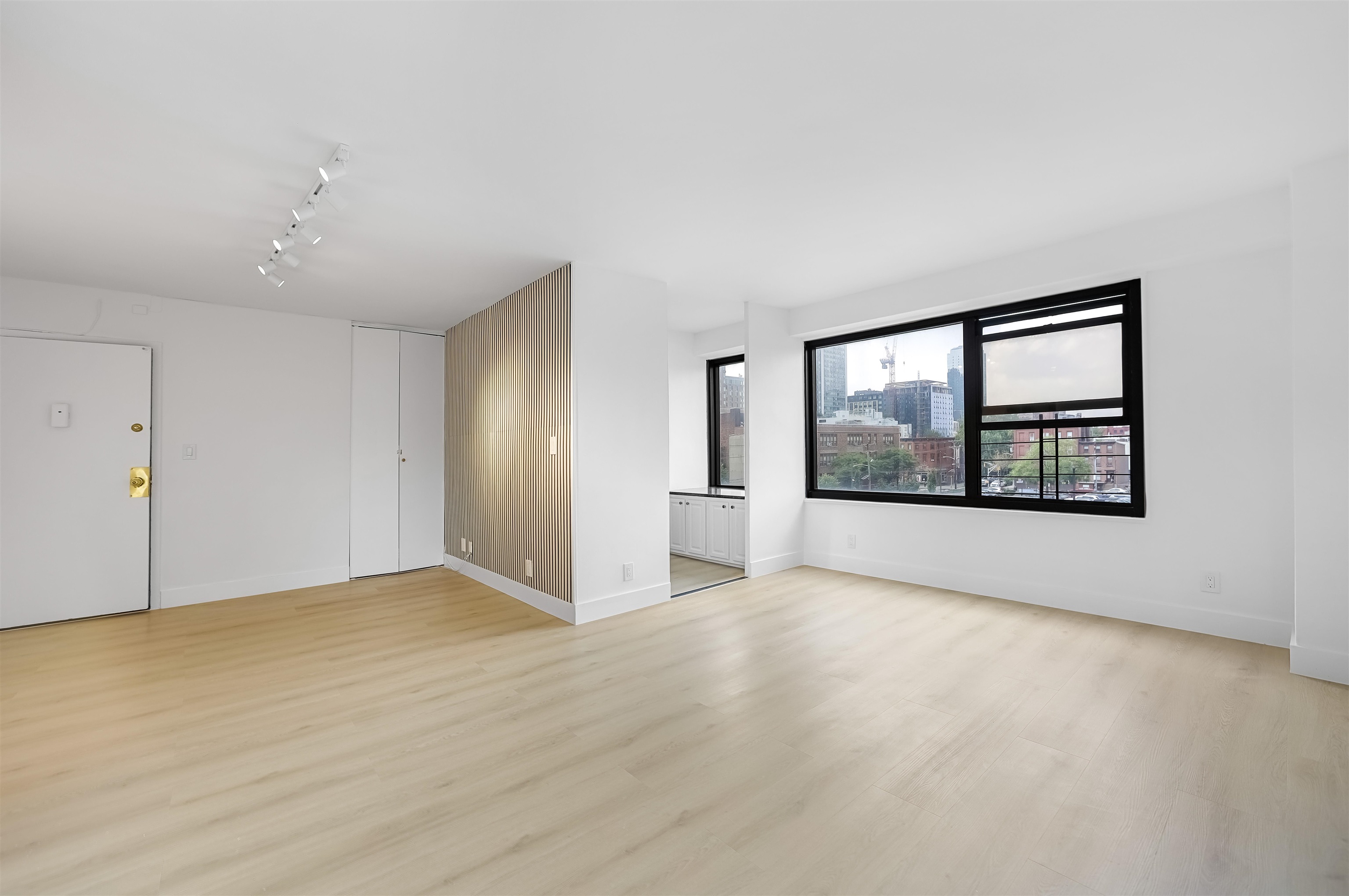 135 MONTGOMERY ST Unit: 4G
